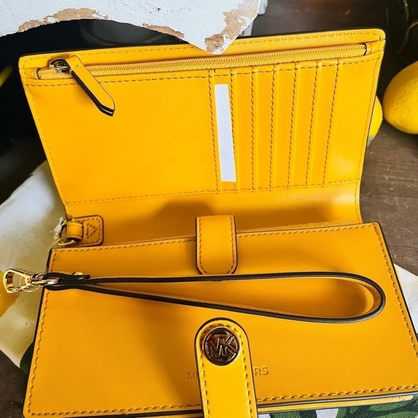 Michael Kors Michael Kors Small Bifold Wallet Signature Print NWT Size ONE SIZE - 2 Thumbnail