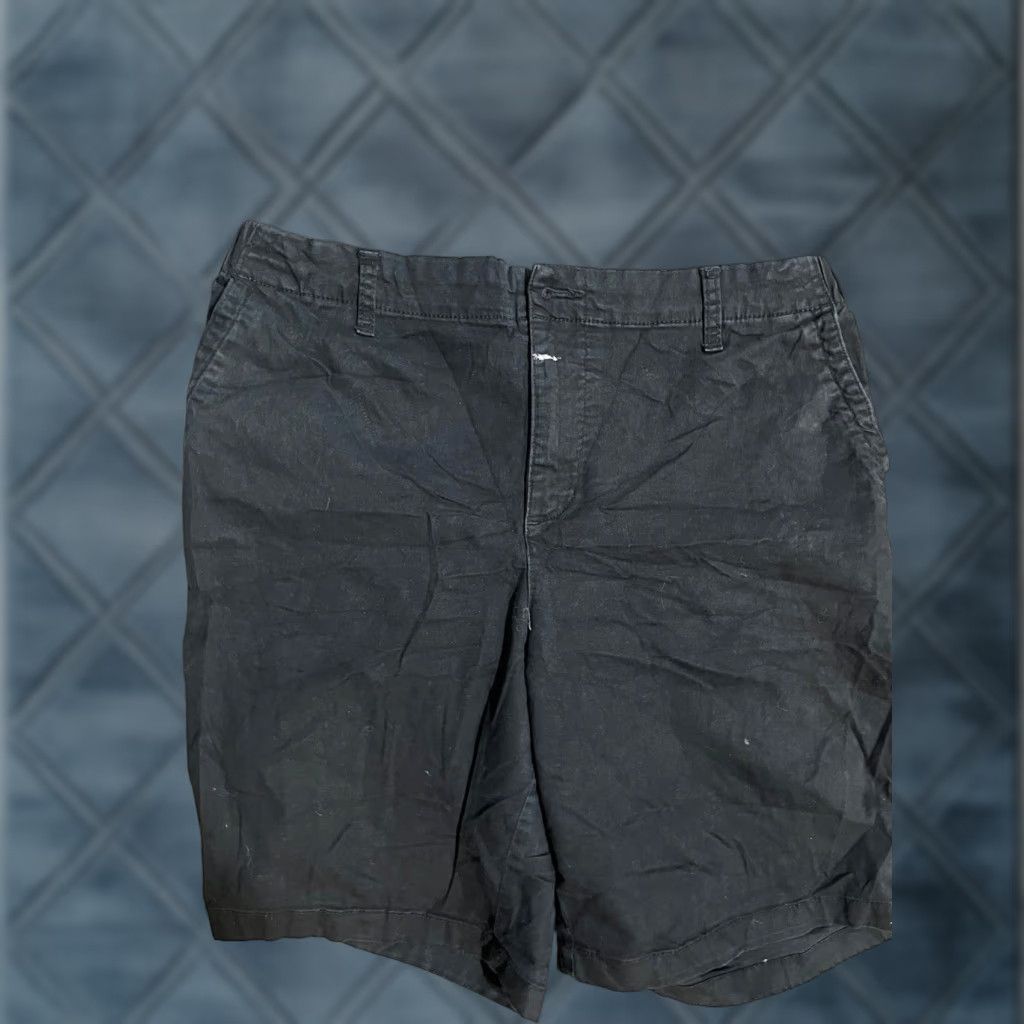 Old Navy Old Navy Chino Shorts Men's Black Large Cotton Spandex Button Fly Pocketed Back Pockets Flat Front 9.5 Inseam Size US 33 - 1 Thumbnail