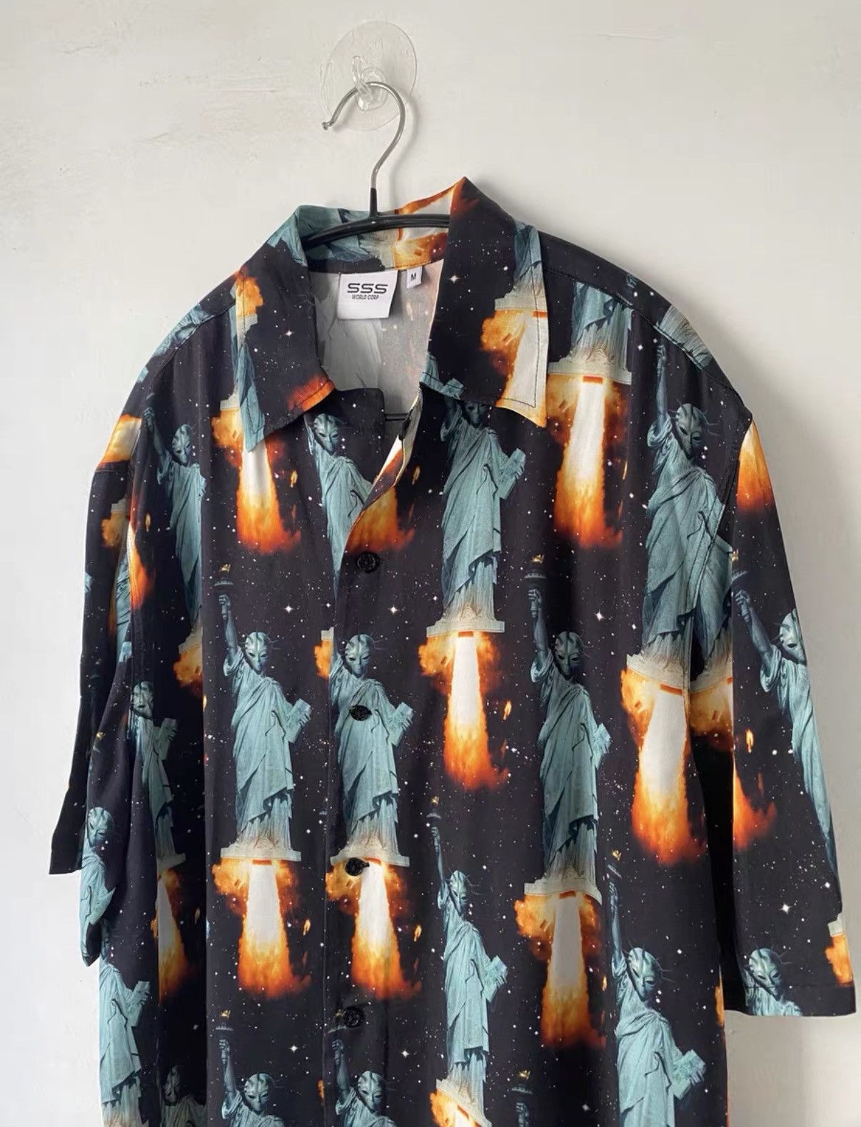 SSS World Corp SSS WORLD CORP. Statue of Liberty & Alien Hawaiian Shirt K7 Size US M / EU 48-50 / 2 - 3 Thumbnail