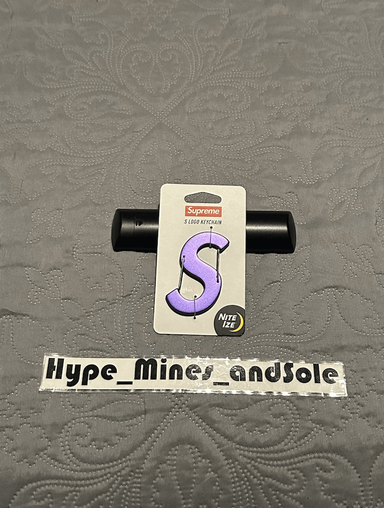 Supreme NEW. Supreme x Nite Ize S Logo Keychain - FW21 - Purple Size ONE SIZE - 1 Thumbnail