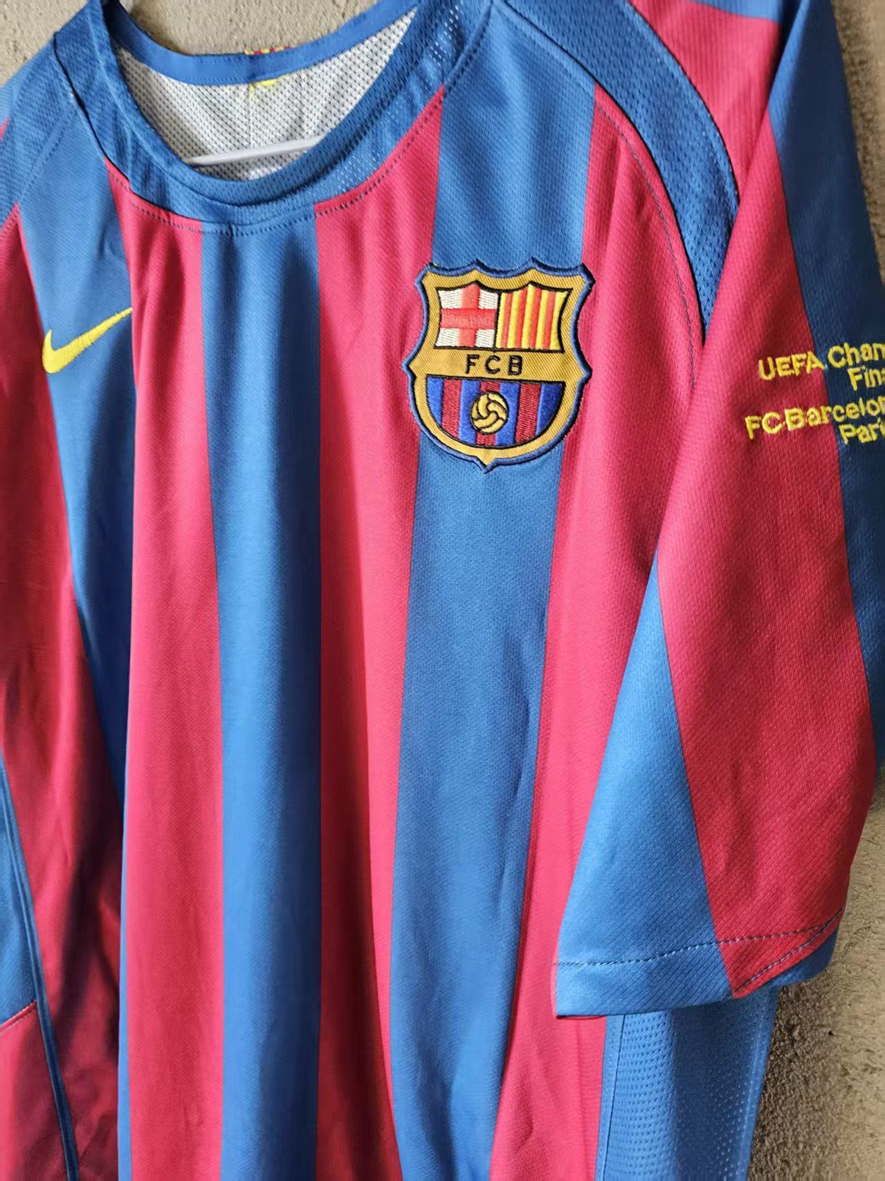 Other 2005 2006 Barcelona #10 Ronaldinho Jersey Size US L / EU 52-54 / 3 - 3 Thumbnail