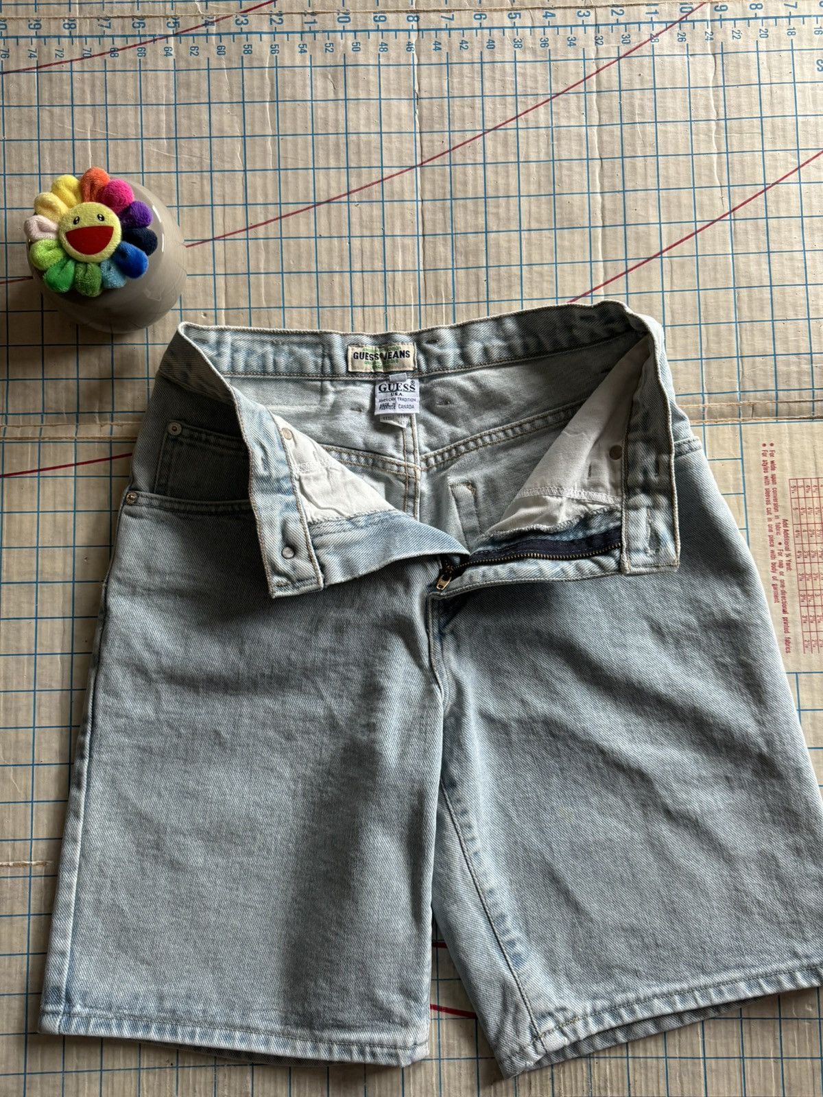 Guess × Vintage Vintage Guess Jean Shorts Men’s Size 28 Light Stonewashed Size US 28 / EU 44 - 7 Thumbnail
