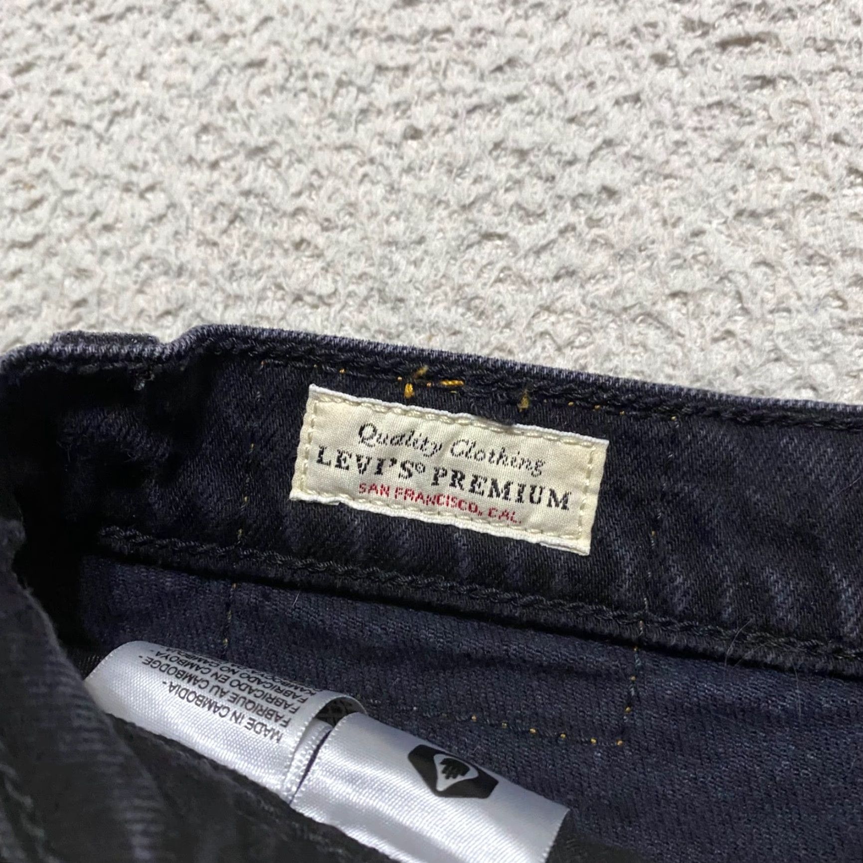 Levi's Levi's Womens 26 Jeans Shorts High Rise Cut-Off Inseam 2" Black Denim Stretch Pockets 5-Pocket Womens Casual - Size 26" / US 2 / IT 38 - 4 Thumbnail