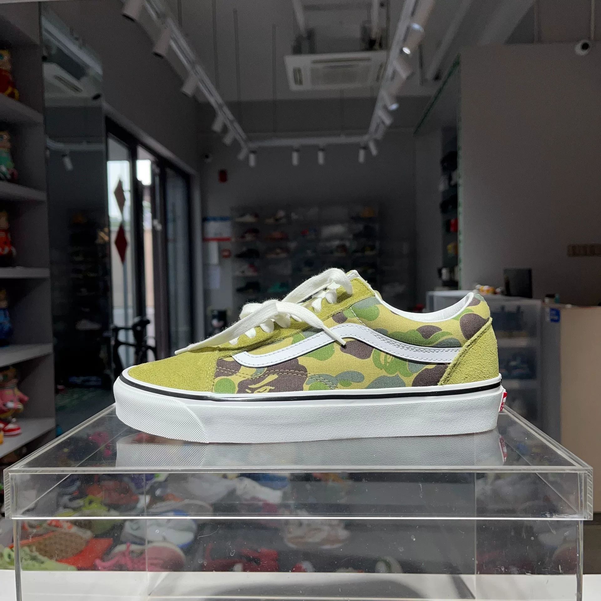 Vans Vans Collab Lowtop Sneakers 9.5 Men Size US 9.5 / EU 42-43 - 1 Thumbnail