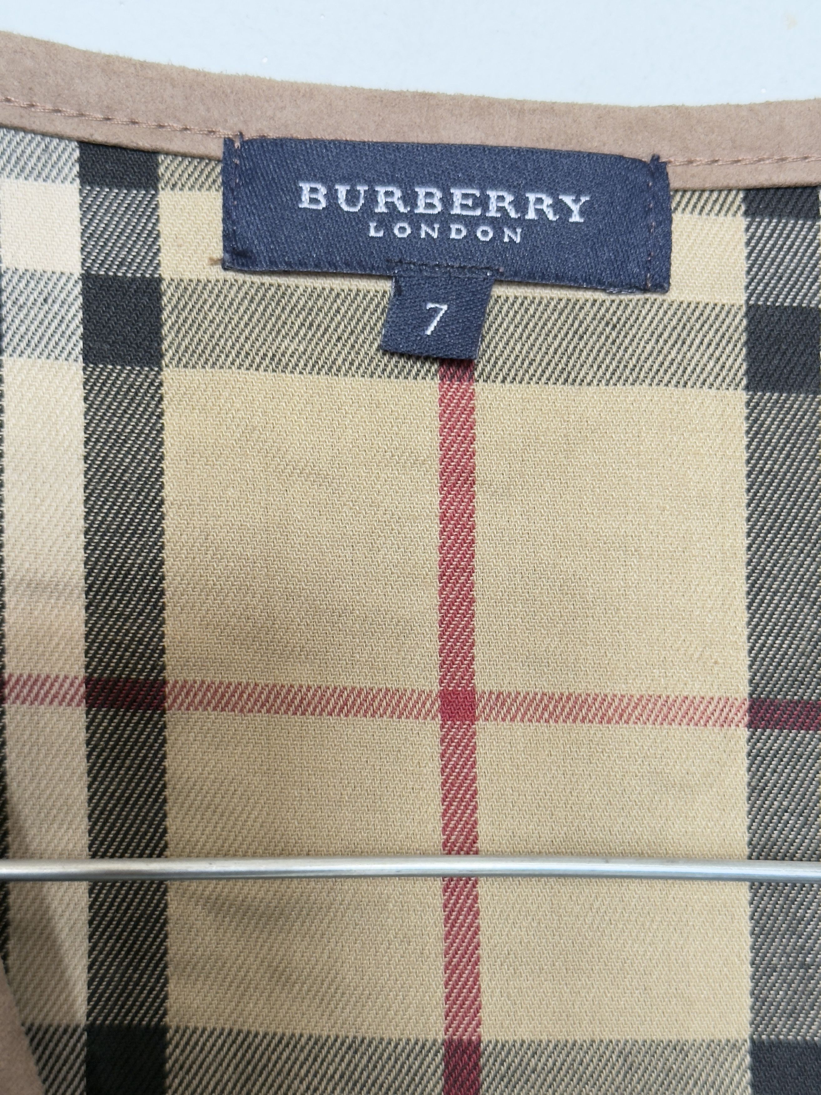 Burberry 🔥 burberry london novacheck wool vest iconic. Rare size L Size US L / EU 52-54 / 3 - 6 Thumbnail