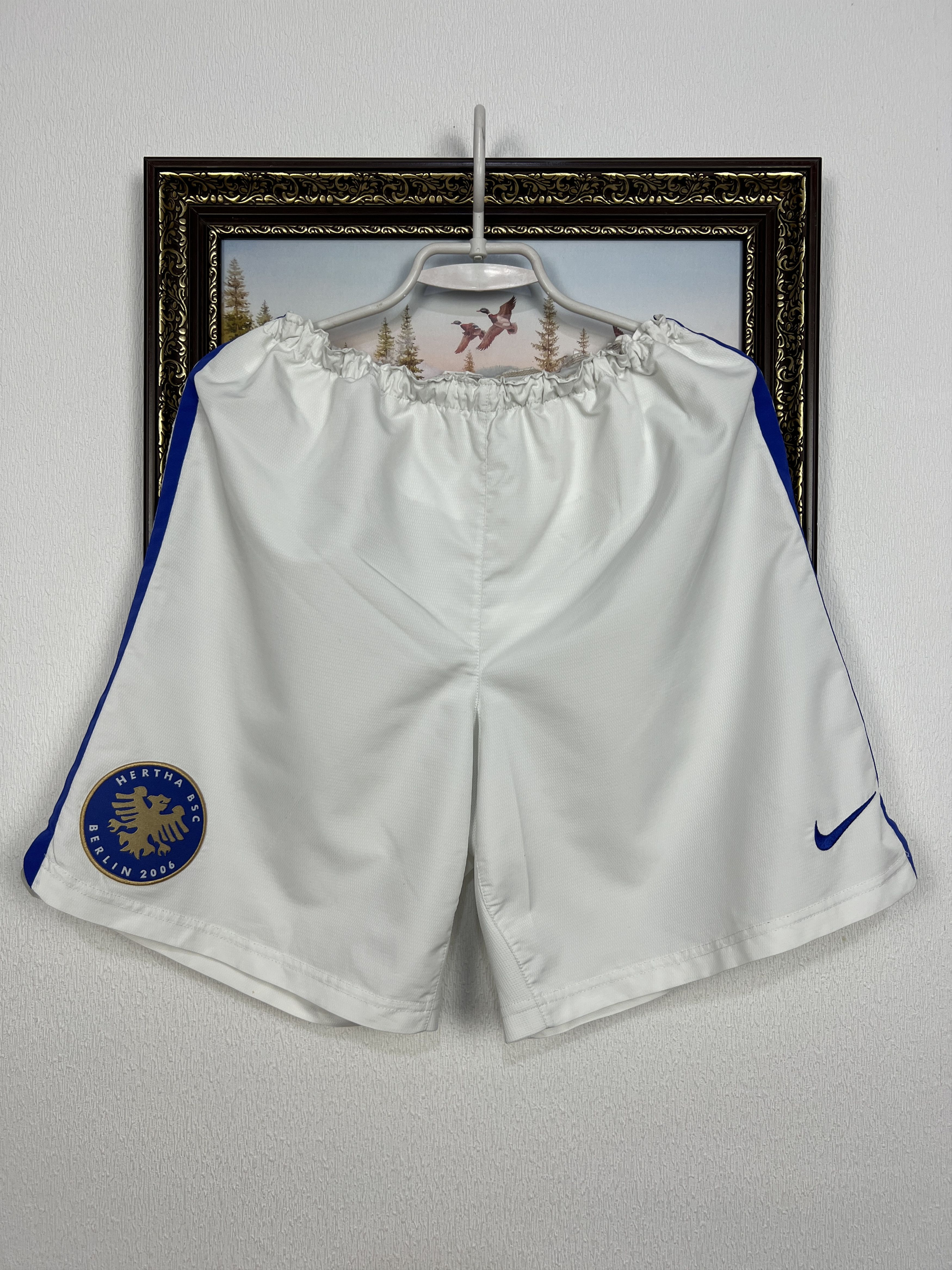 Nike Vintage Nike White Hertha BSC Berlin Football Shorts S Size US 30 / EU 46 - 1 Thumbnail