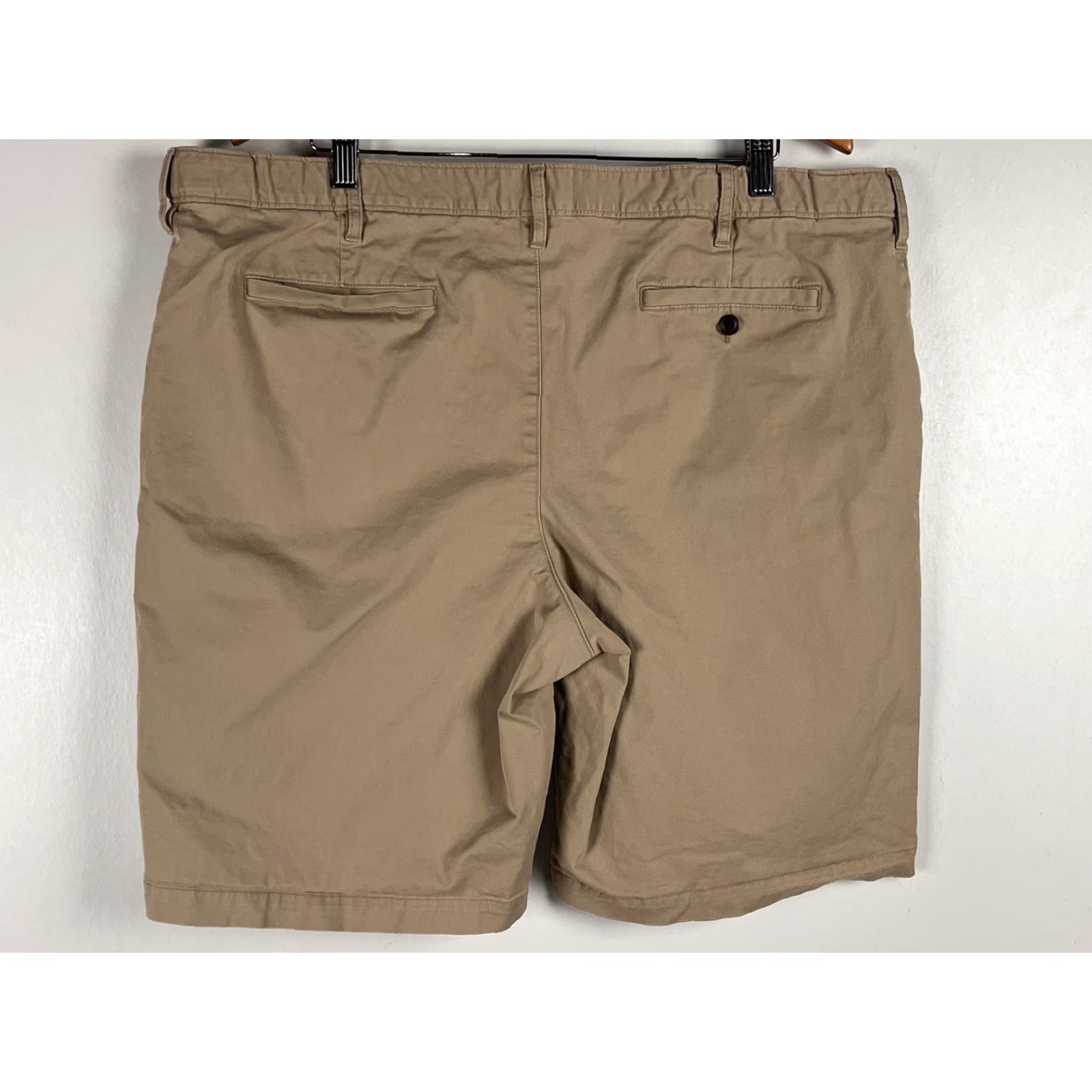 Lands' End Lands’ End Chino Shorts 42 GUC Traditional Fit Flat Front Elastic Inserts Tan Mens Sz 42 Size US 42 / EU 58 - 2 Thumbnail