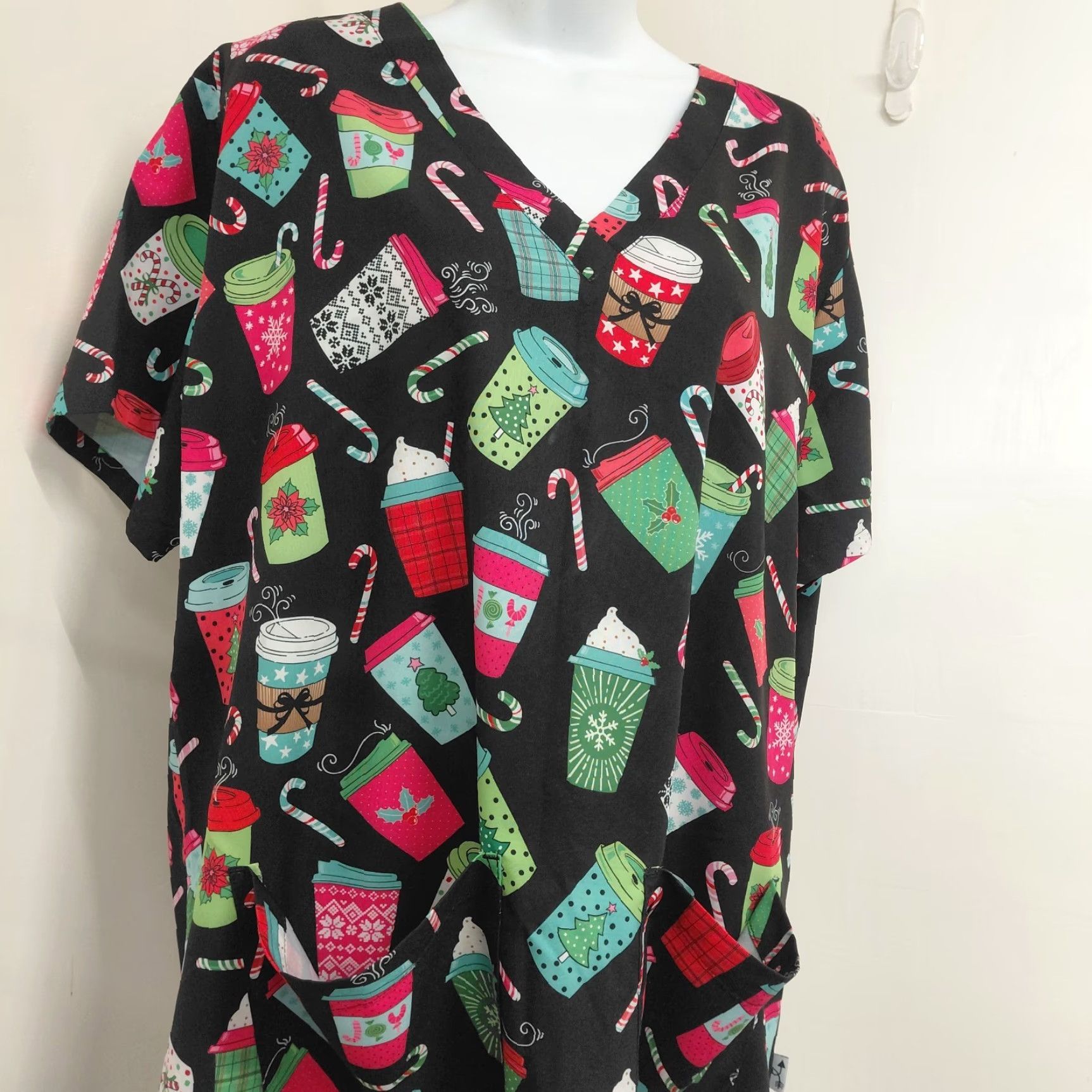 Pinko Ava Therese Holiday Scrub Top Women 2XL Pink Black Coffee Cups Mugs Lid Size XXL / US 16-18 / IT 52-54 - 3 Thumbnail