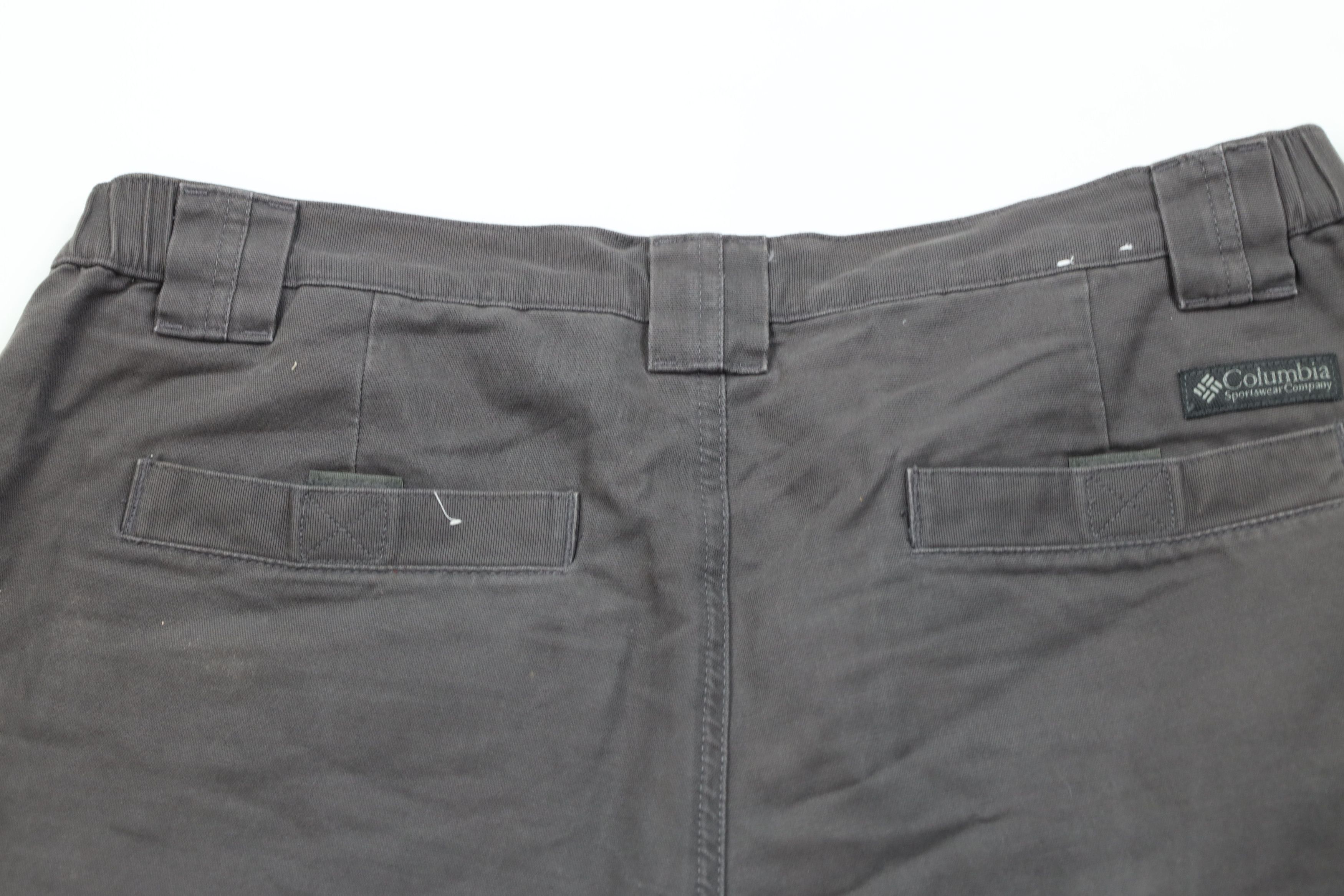 Columbia × Vintage Vintage Columbia Above Knee Heavy Cargo Shorts Gray Cotton Size US 34 / EU 50 - 11 Thumbnail