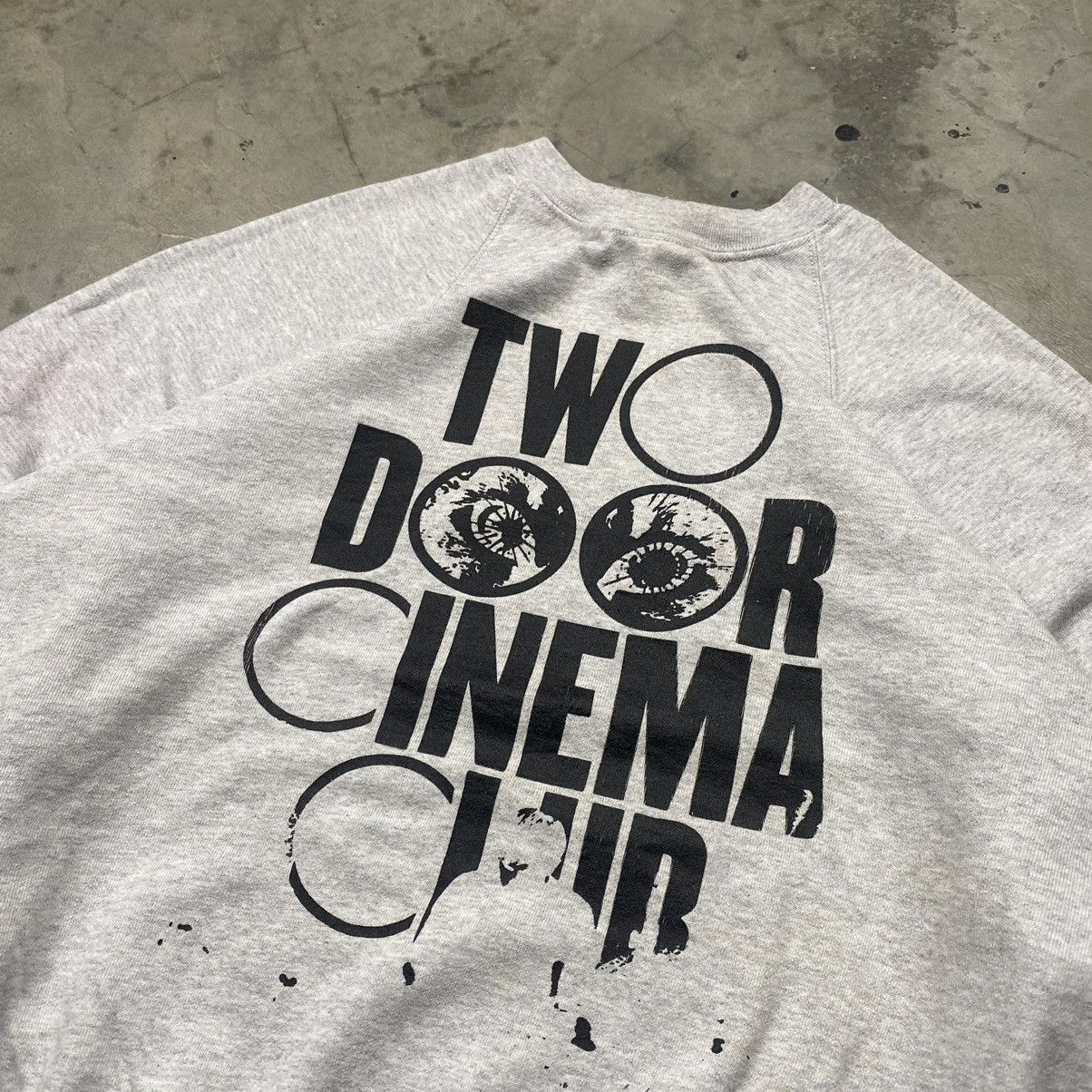 Band Tees y2k Two Door Cinema Club Band Crewneck Size US L / EU 52-54 / 3 - 2 Thumbnail