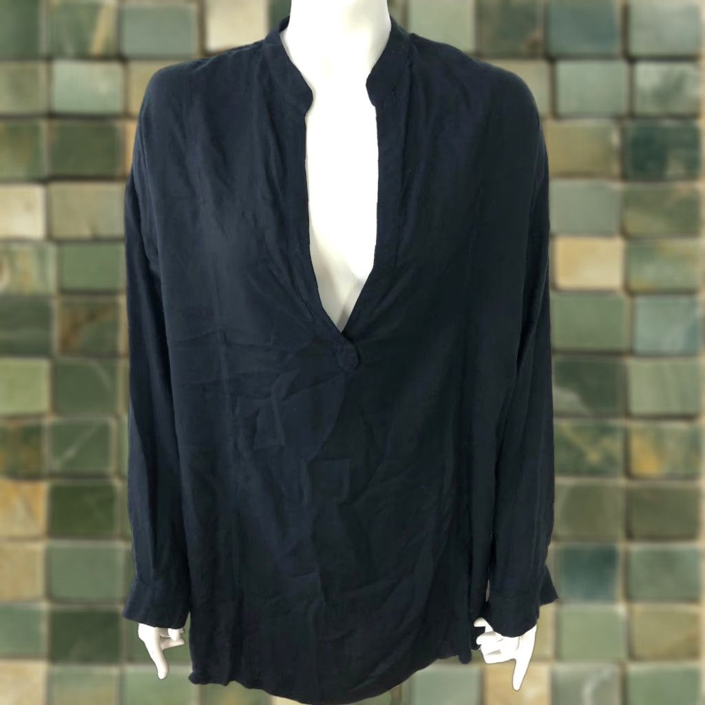 Vintage MIKOH Blouse Shirt Womens Small Oversized Pullover 100% Rayon Black V-Neck Pullover Top Tangible Plaid Pattern Best Fit Size S / US 4 / IT 40 - 1 Thumbnail