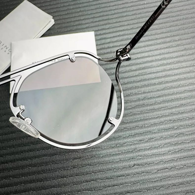 Alexander McQueen Alexander Mcqueen Sunglasses Size ONE SIZE - 7 Thumbnail