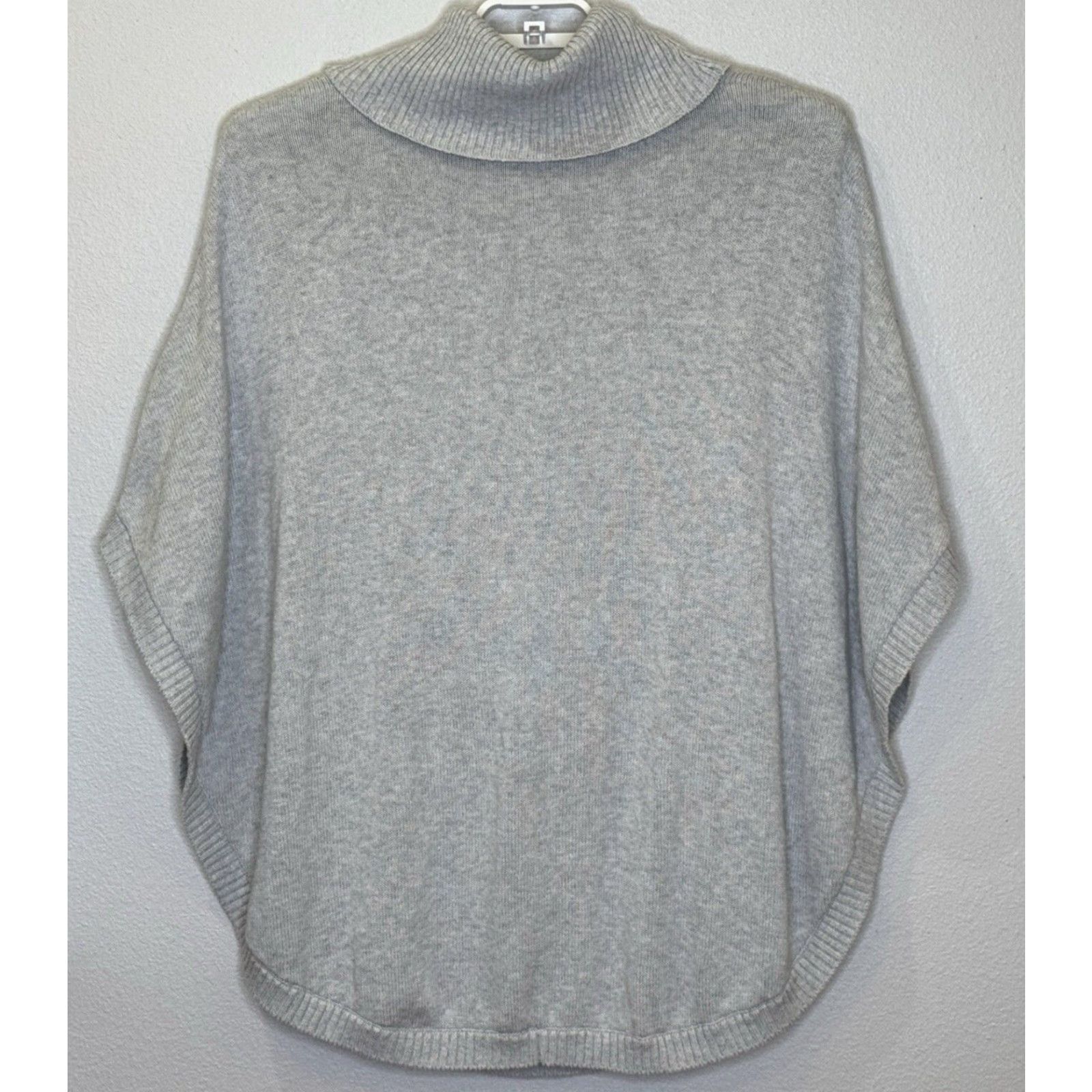 Vintage Cabi Glacier Cable Knit Poncho Cowl Pullover Sweater Oversized Gray Size Medium Womens Pullover Pockets Classic Knit Size M / US 6-8 / IT 42-44 - 6 Thumbnail