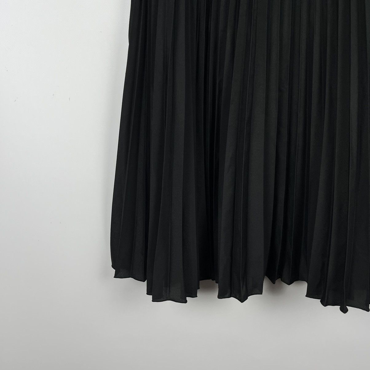 Burberry Ladies Burberry pleated midi skirt Size 28" / US 6 / IT 42 - 21 Thumbnail