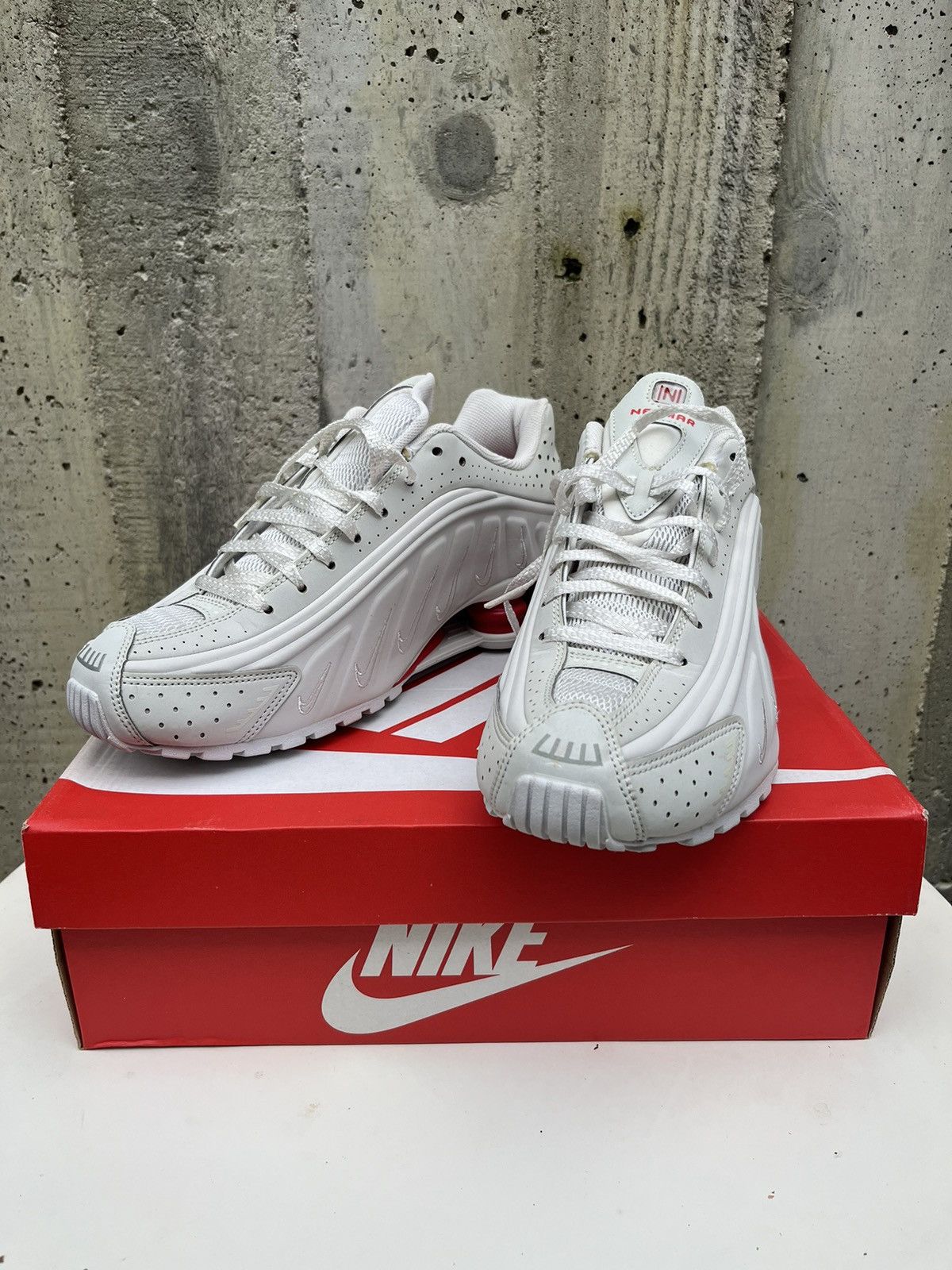 image of Nike Neymar Shox R4 Neymar White Shoes, Men's (Size 10)