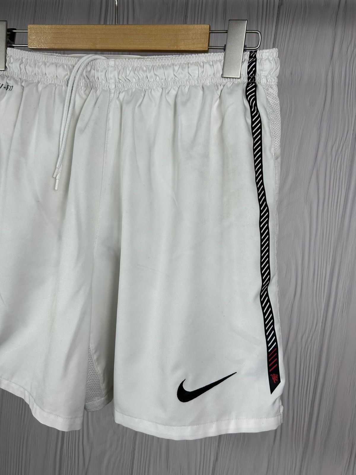 Nike NIKE MANCHESTER UNITED 2010/11 SHORTS FOOTBALL SOCCER SIZE M Size US 32 / EU 48 - 3 Thumbnail