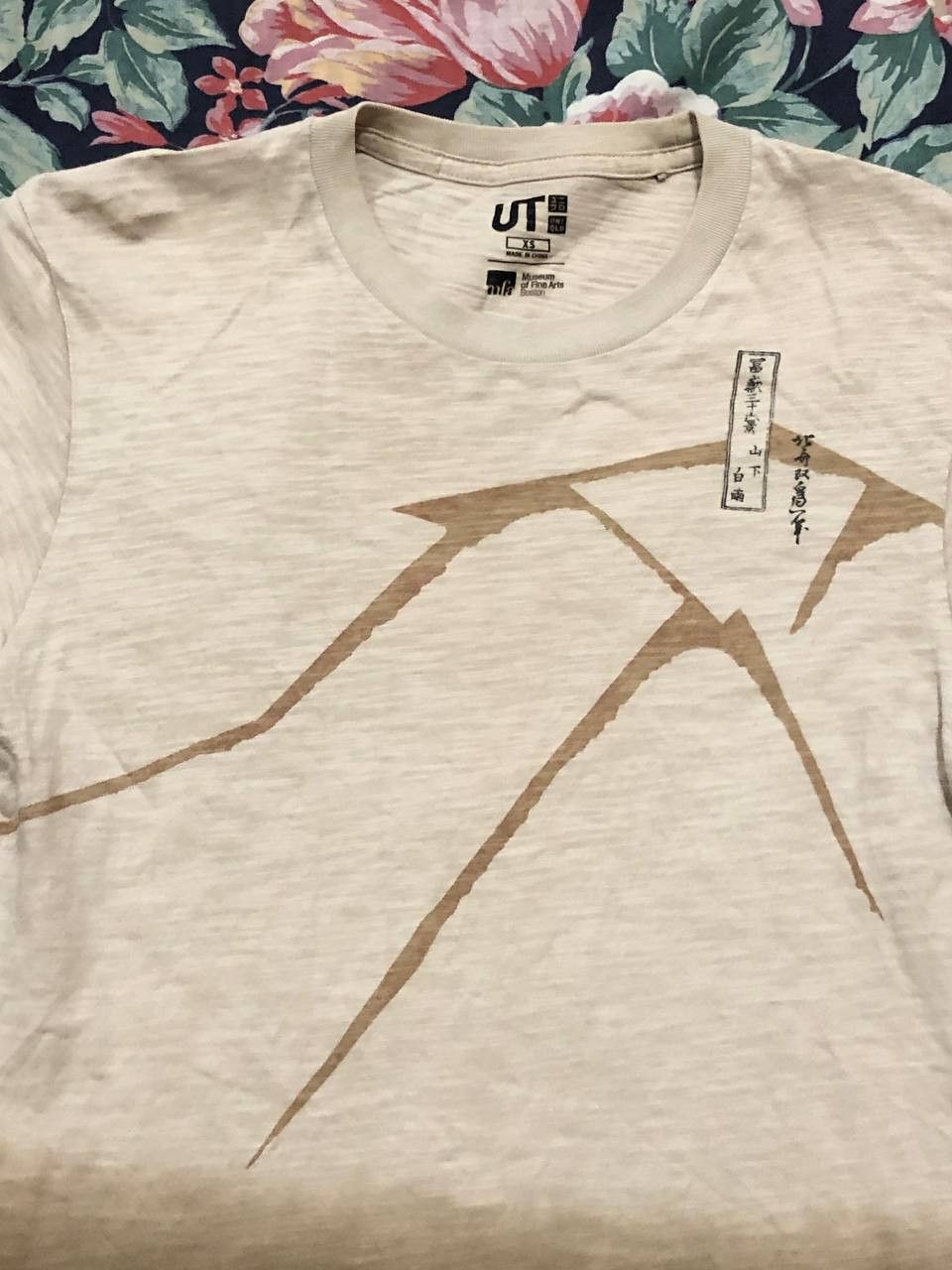 Uniqlo Vintage T-Shirt gradient Uniqlo big print crazy Y2K size XS Size US XS / EU 42 / 0 - 6 Thumbnail