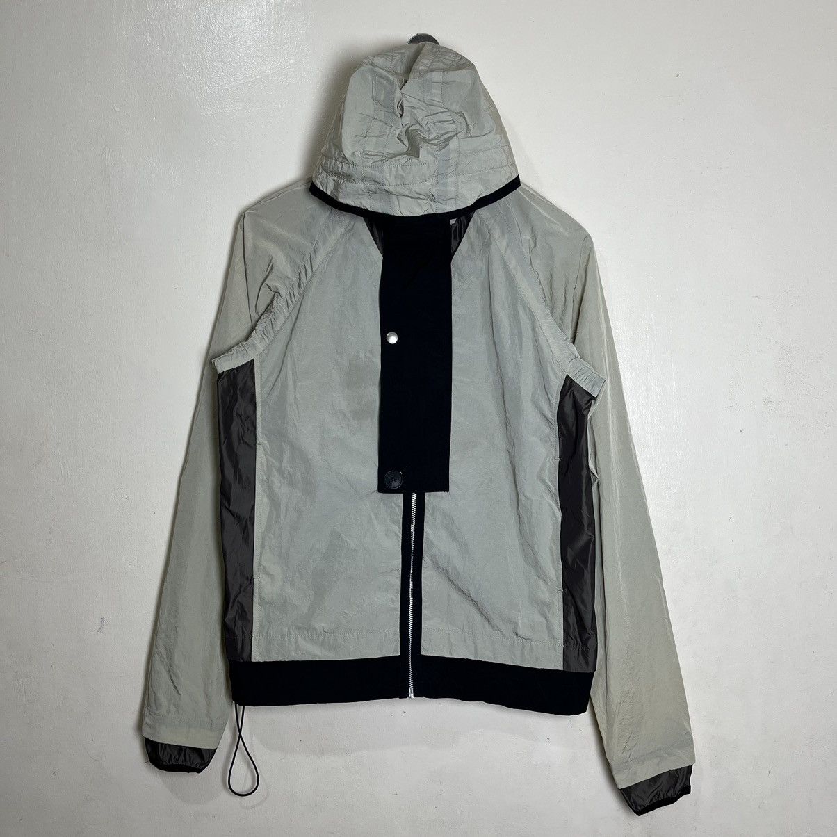 Arnar Mar Jonsson ARNAR MĀR JŌNSSON AW21 COMPOSITION V-NECK HOODED JACKET Size US S / EU 44-46 / 1 - 1 Thumbnail