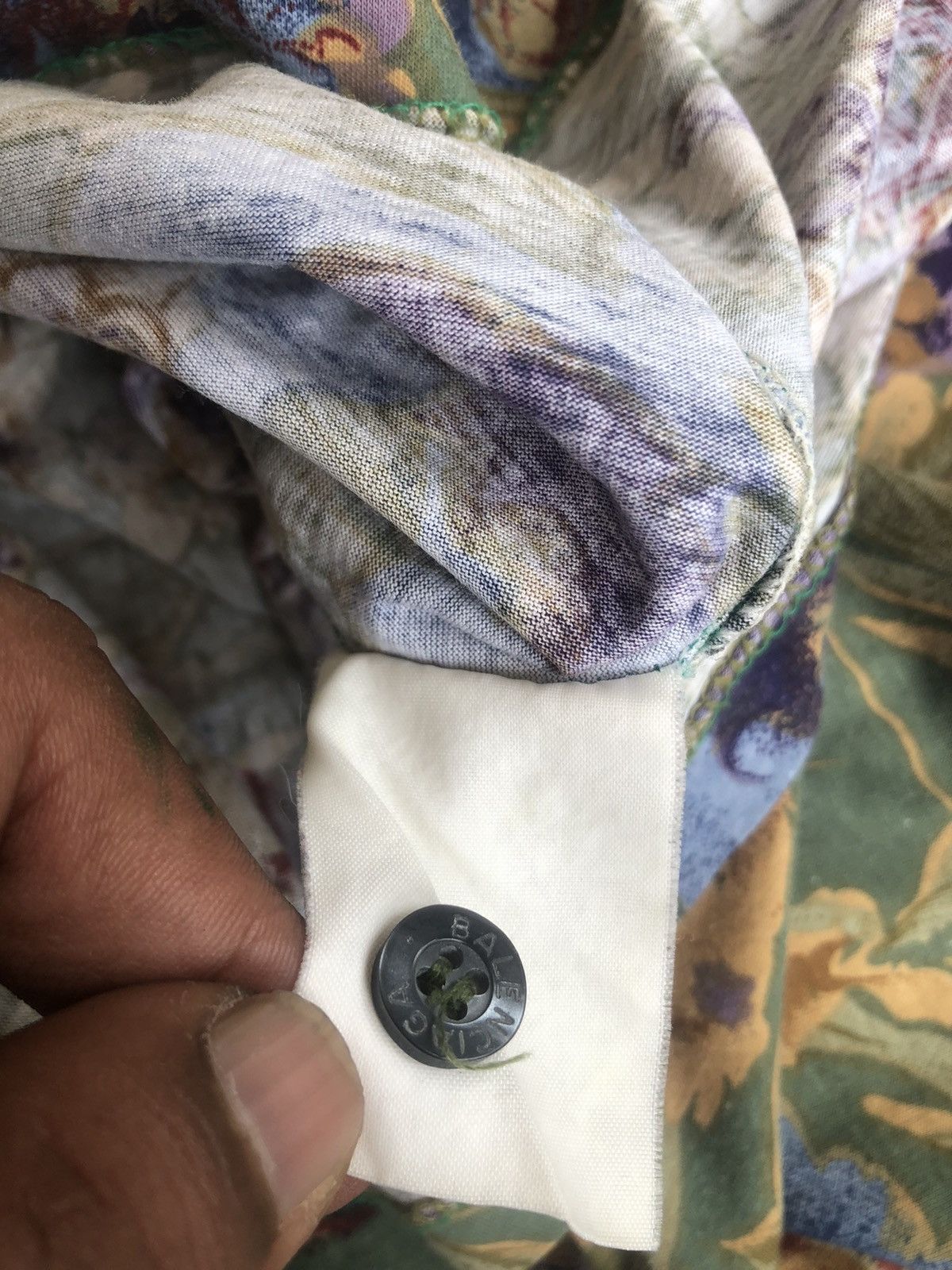 Balenciaga Balenciaga Floral Pattern Shirt Beautiful Detail Size US L / EU 52-54 / 3 - 11 Thumbnail