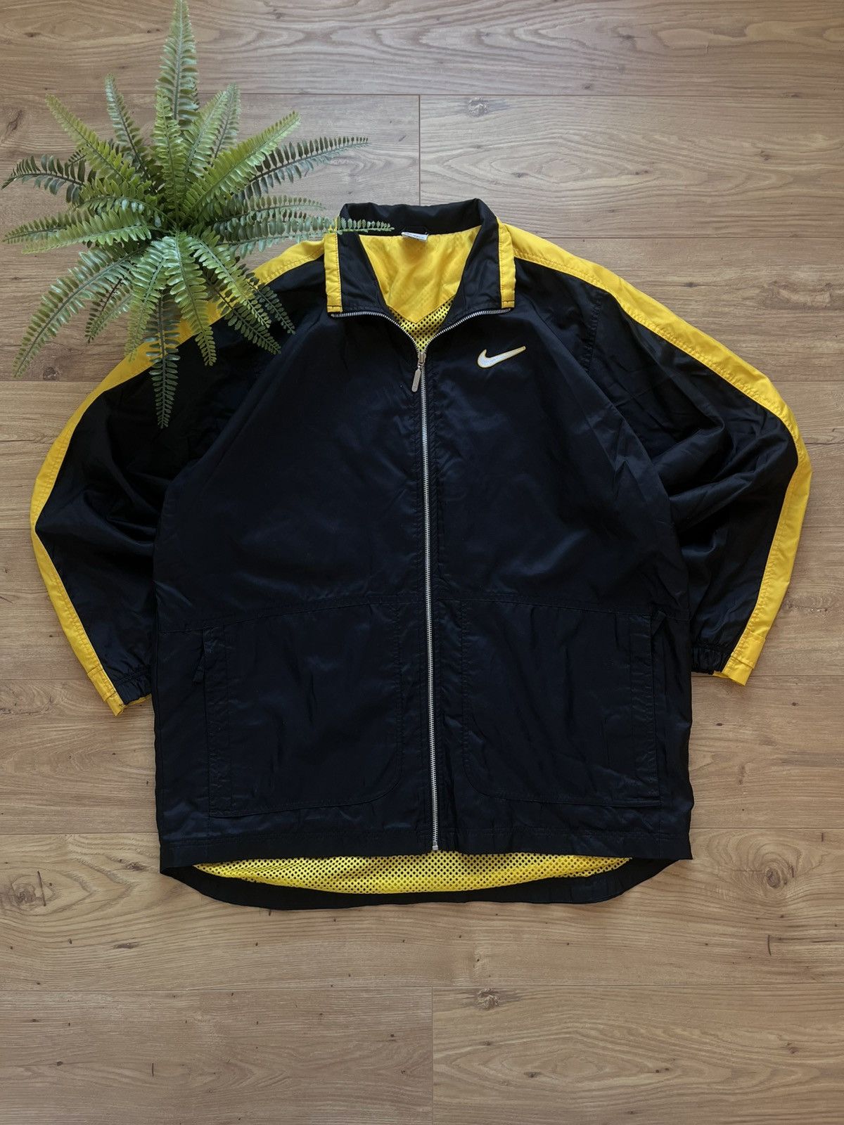 Nike 90’s NIKE BIG BACK SWOOSH LOGO OVERSIZED RETRO TRACK JACKET Size US XL / EU 56 / 4 - 2 Thumbnail