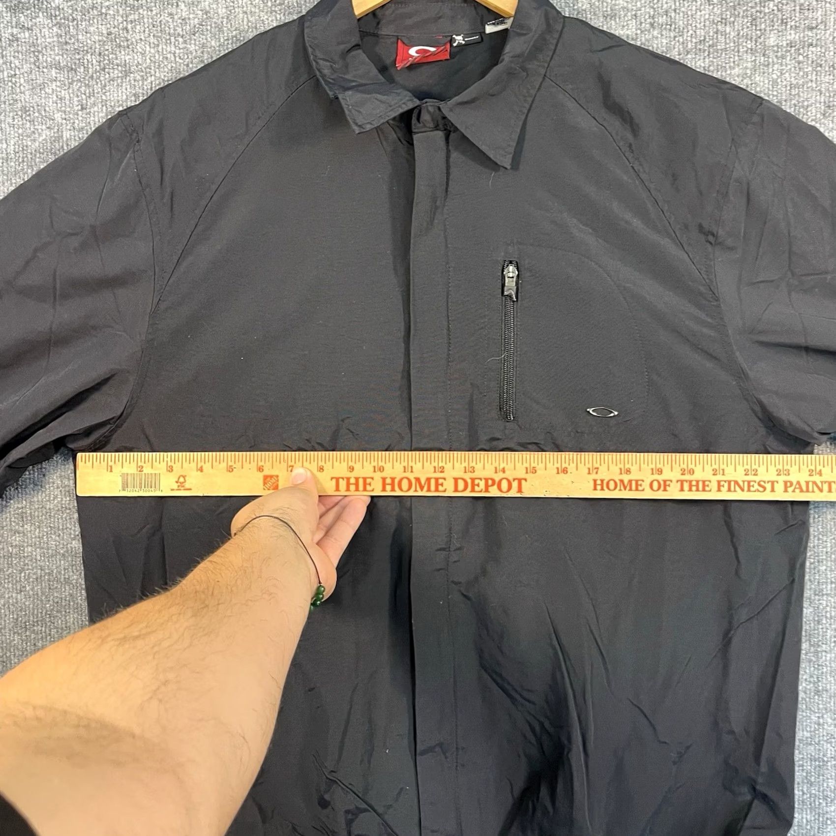 Oakley VINTAGE Oakley Windbreaker Jacket Mens XL Black Zip Nylon Solid Logo 90s Y2K Gorpcore Size US XL / EU 56 / 4 - 6 Thumbnail