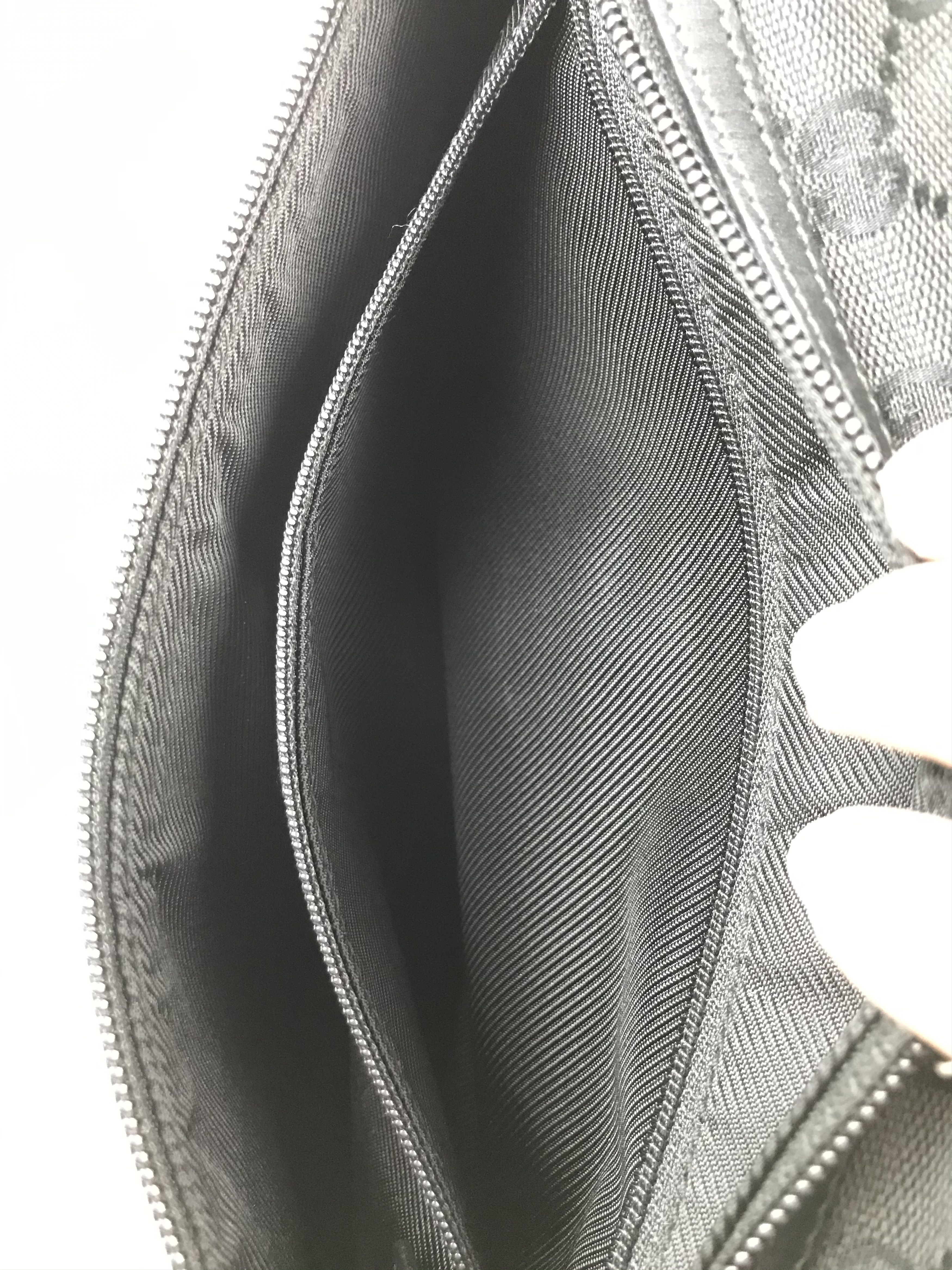 Gucci Vintage Gucci Messenger Bag Full Monogram Size ONE SIZE - 8 Thumbnail