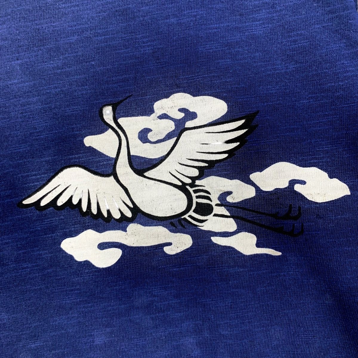 Uniqlo UNIQLO x HOKUSAI BLUE Japan Traditional Heron Bird Tee Shirt Size L / US 10 / IT 46 - 3 Thumbnail