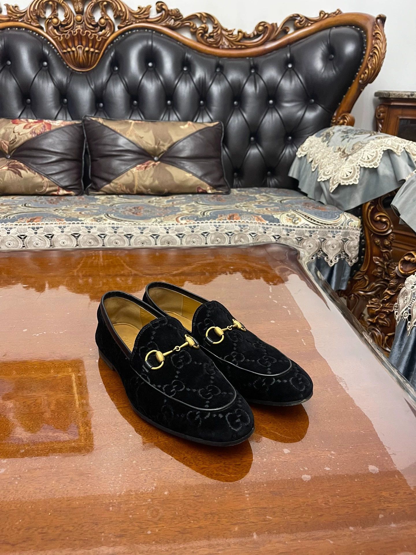 Gucci Gucci Men's Classic Velvet Full Logo Versatile 6.5 Size US 6.5 / EU 39-40 - 1 Thumbnail