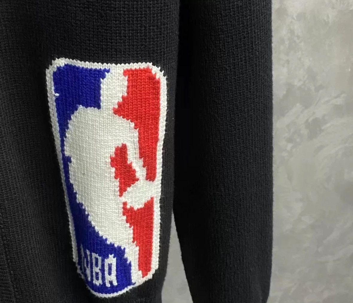 Louis Vuitton Louis Vuitton's latest black NBA knit logo cardigan sweater Size US L / EU 52-54 / 3 - 3 Thumbnail