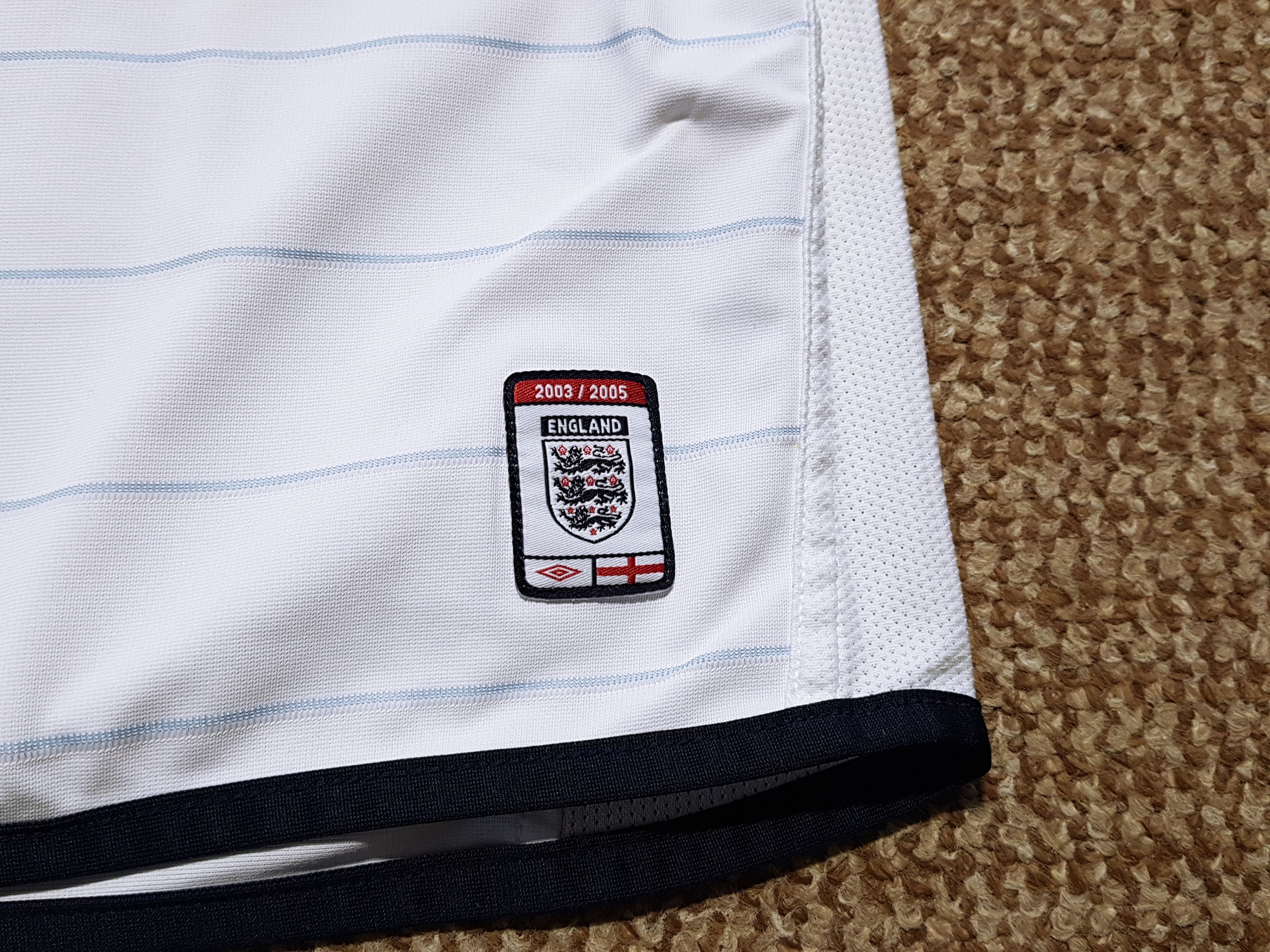 Umbro Umbro England Soccer Jersey 2003 Reversible Home National L Size US L / EU 52-54 / 3 - 8 Thumbnail