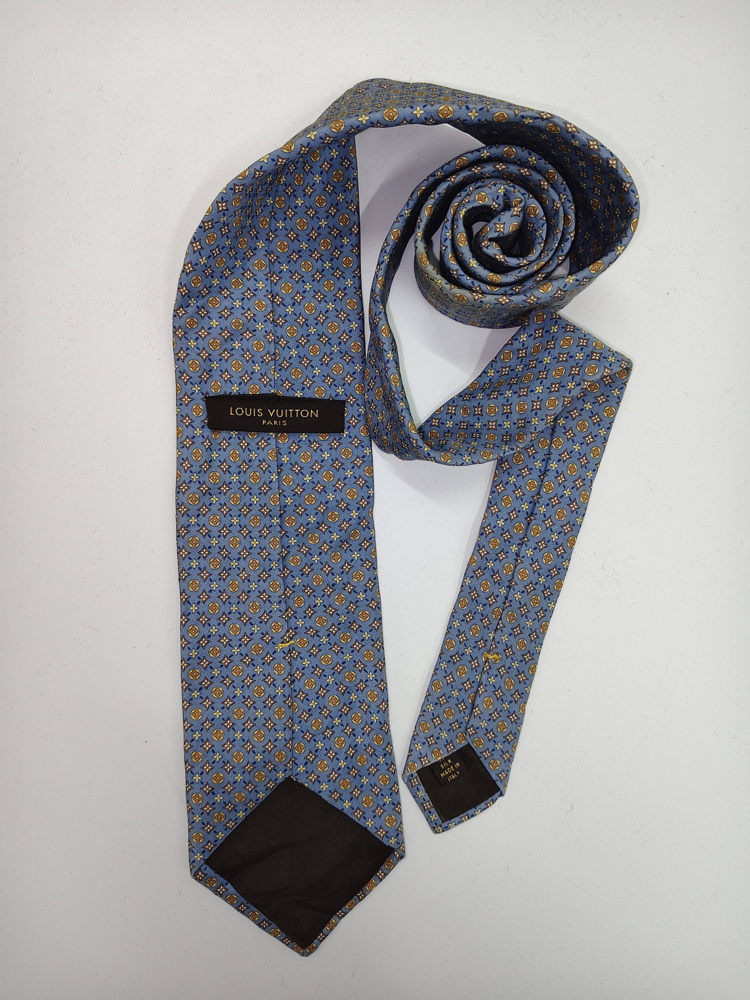 Louis Vuitton Louis Vuitton Silk Made in Italy Size ONE SIZE - 1 Thumbnail
