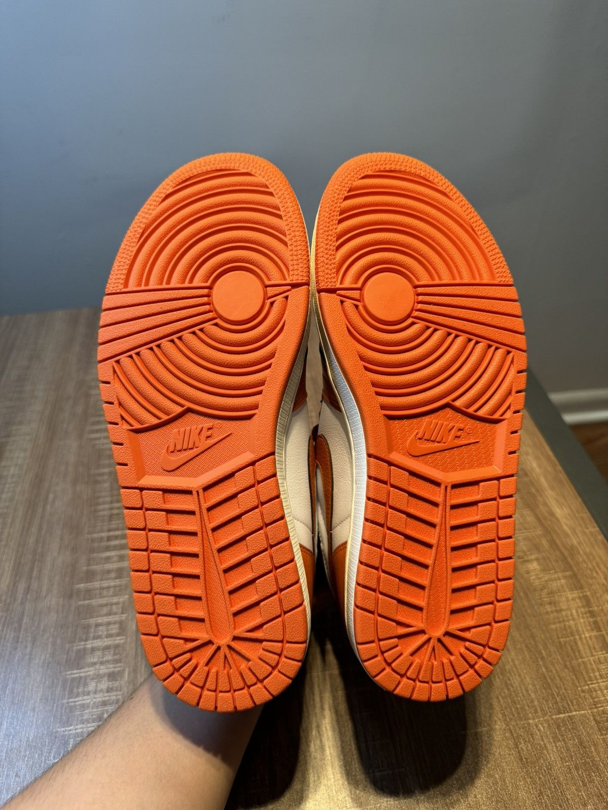 Jordan Brand Nike Sample Air Jordan 1 Retro High Starfish Women’s Size 9 Size US 9 / IT 39 - 6 Thumbnail