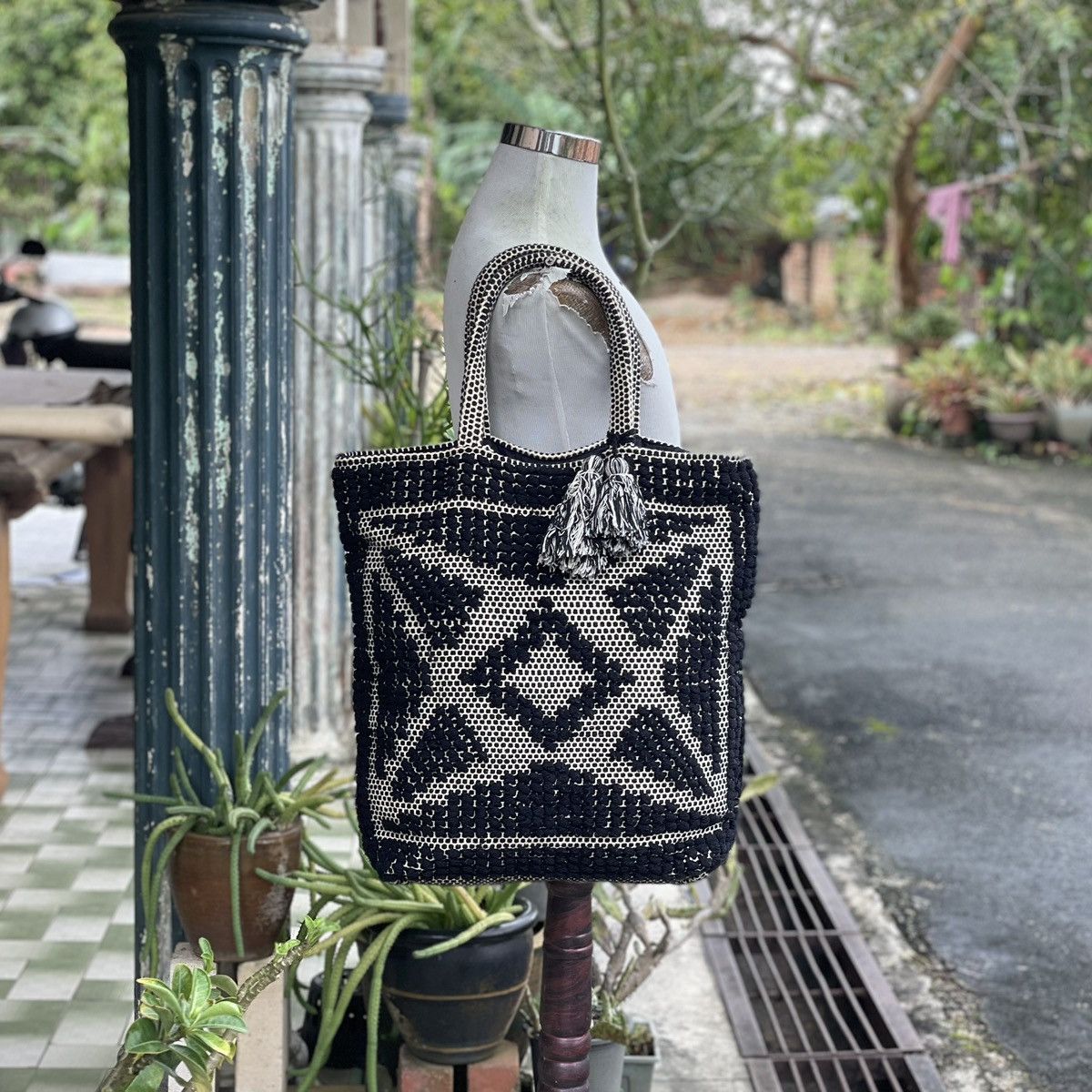 Abercrombie & Fitch × Hypebeast 🔥 RARE Oversized Abercrombie & Fitch Handcrafted Knit Tote Size ONE SIZE - 1 Thumbnail