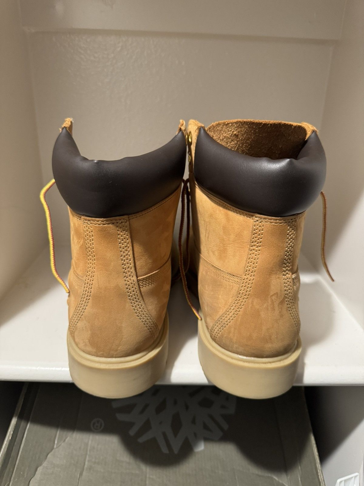 Timberland 6 Inch Classic Waterproof Boot 'Wheat' Size US 11 / EU 44 - 2 Thumbnail