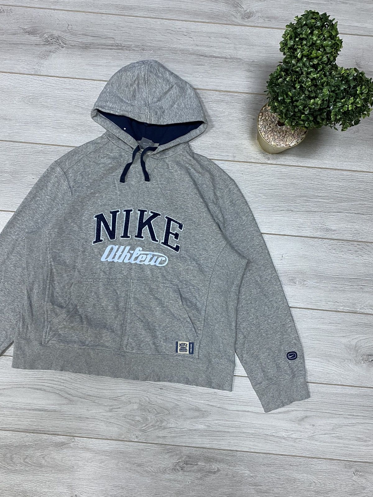 Nike Nike vintage big logo spell out athletic Y2K hoodie Size US L / EU 52-54 / 3 - 2 Thumbnail
