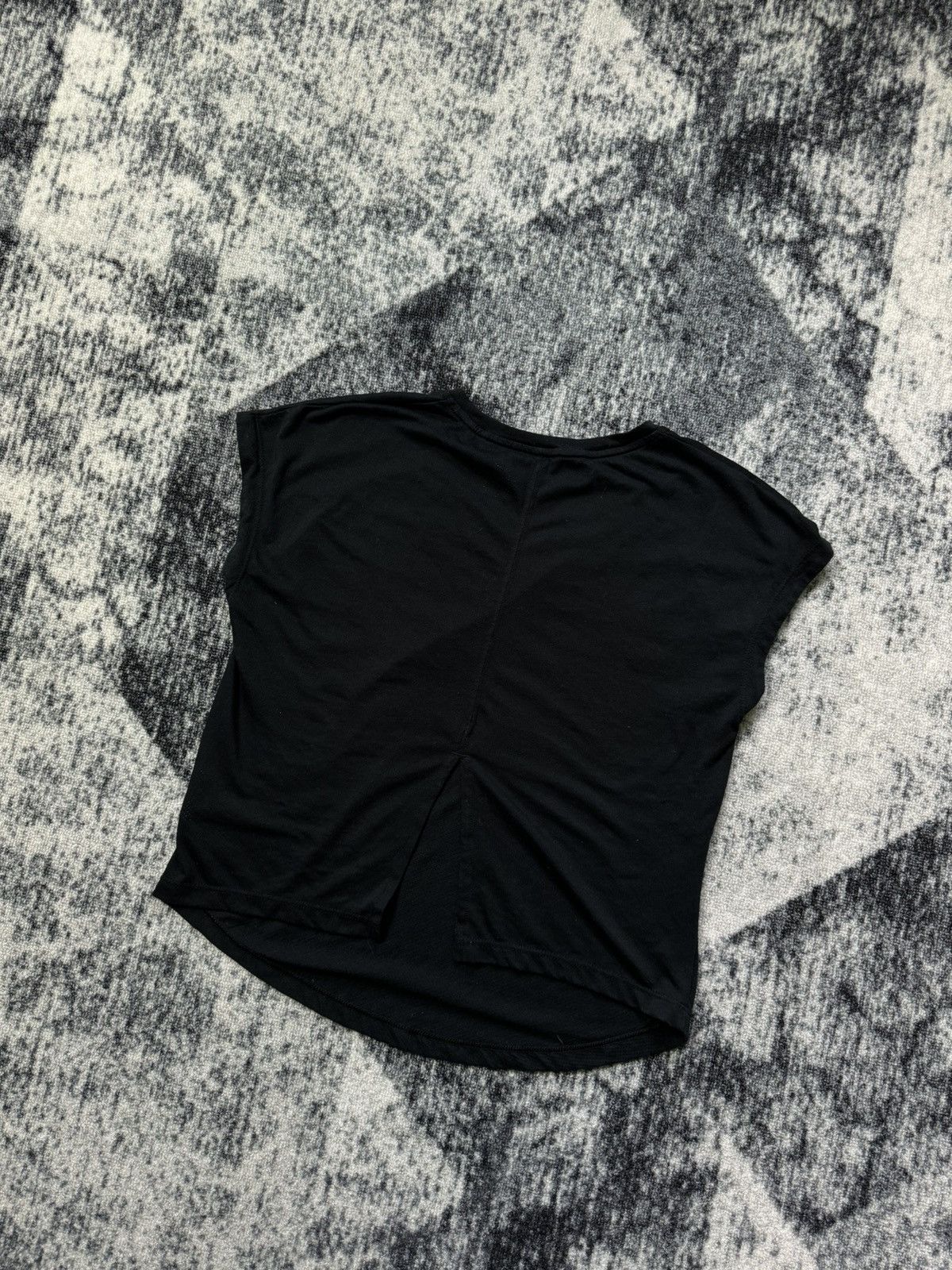 Nike Vintage Nike Running T Shirt Sportswear Open back Dri-fit Size S / US 4 / IT 40 - 6 Thumbnail
