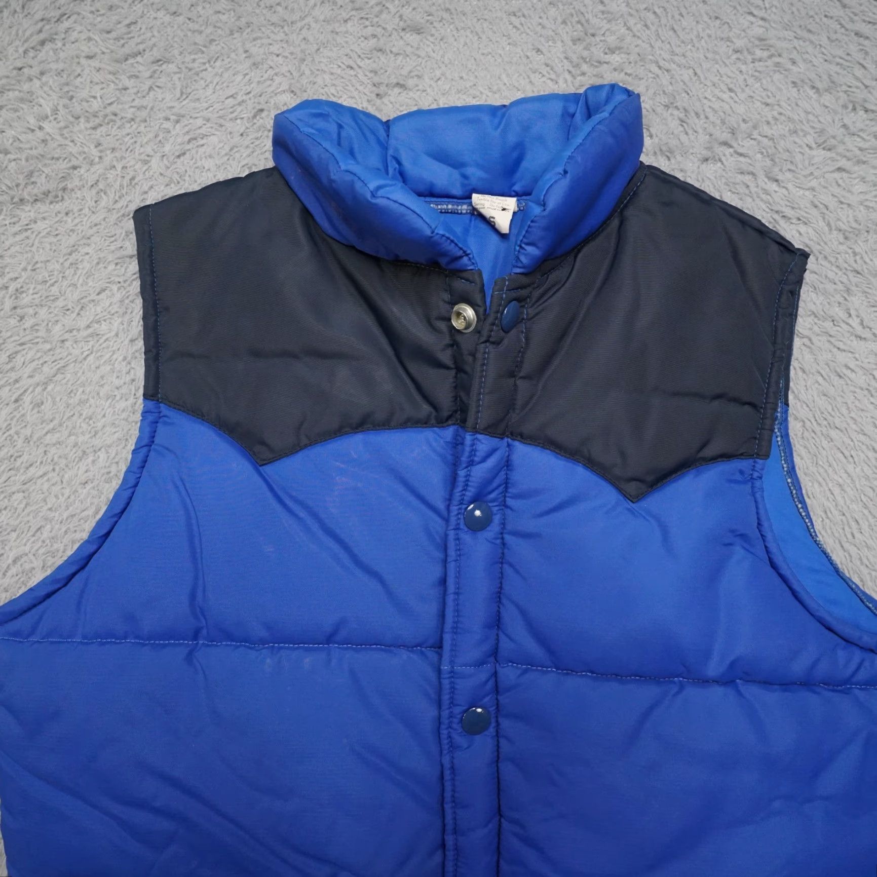 Wrangler Vintage Wrangler Rugged Wear Puffer Vest M Blue - USA, 80s, Western, Quilted, Snap Buttons, Insulated, Nylon/Softshell, Jacket Style Mens Vest Size US M / EU 48-50 / 2 - 3 Thumbnail