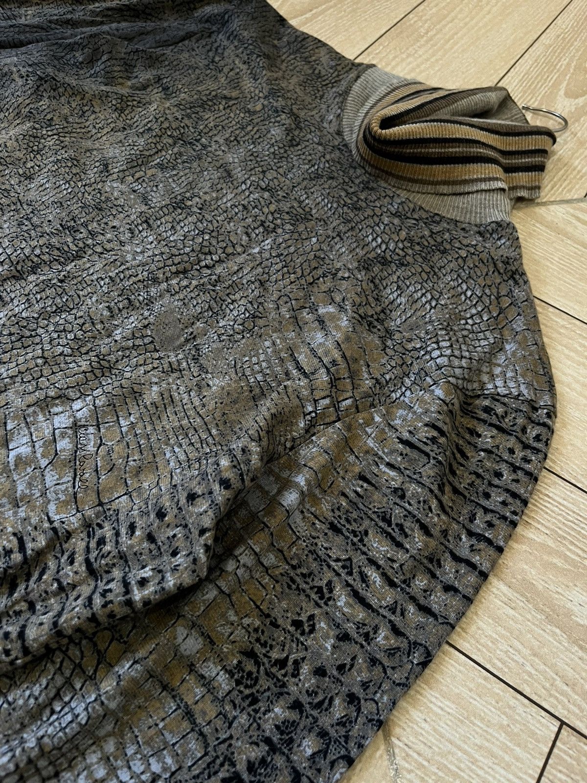Roberto Cavalli Roberto Cavalli class snake/crocodile top Size US M / EU 48-50 / 2 - 18 Thumbnail