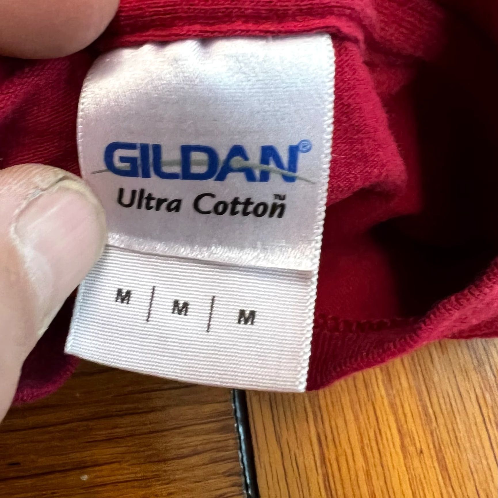 Gildan Garth Brooks World Tour 2015 Pittsburg PA Men's Graphic Print Red T-Shirt M Gildan Vintage Graphic Print Shirt Men Red Size US M / EU 48-50 / 2 - 5 Thumbnail