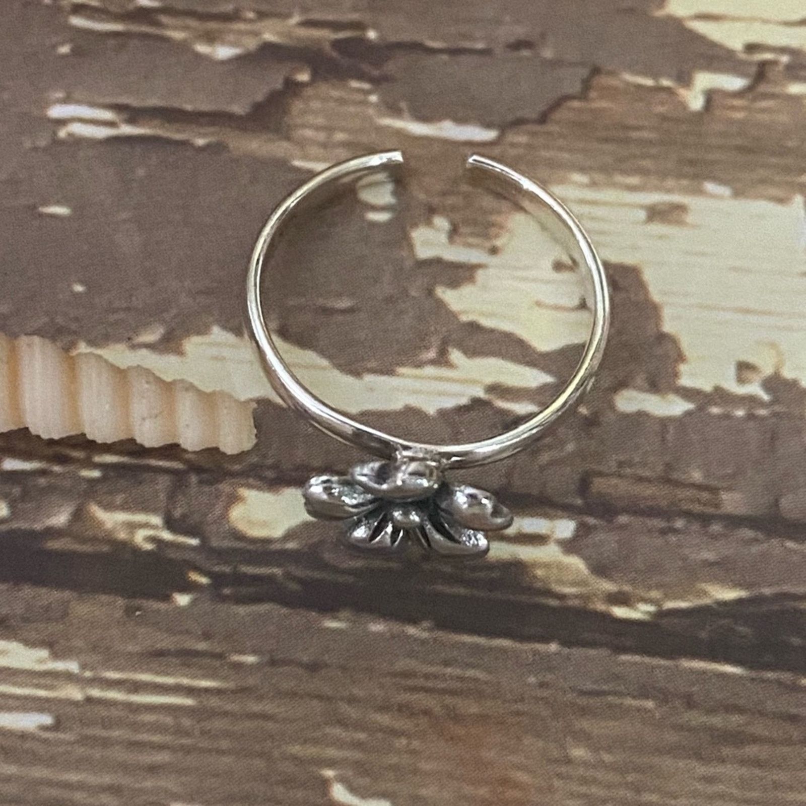 The Unbranded Brand Sterling Silver Flower Toe Ring Oxidized Size ONE SIZE - 4 Thumbnail
