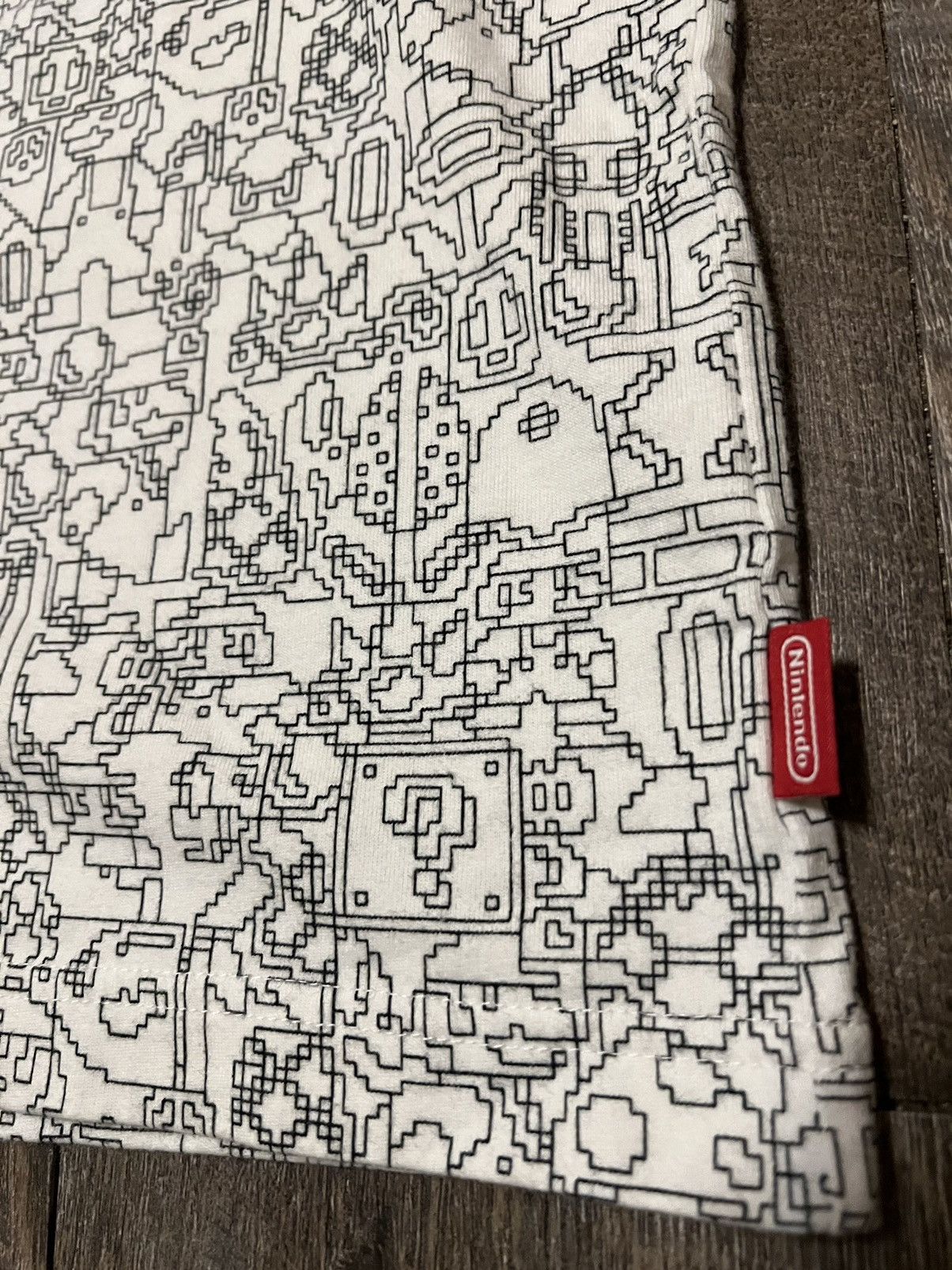 Nintendo Nintendo Super Mario Design Competition AOP Shirt Size m Size US M / EU 48-50 / 2 - 4 Thumbnail