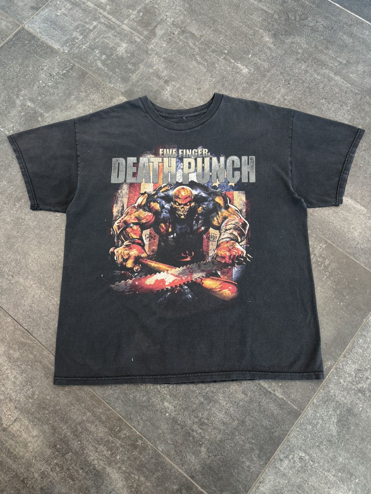Band Tees Vintage 2000’s Five Finger Death Punch Band Tee T Shirt Size US XL / EU 56 / 4 - 1 Thumbnail
