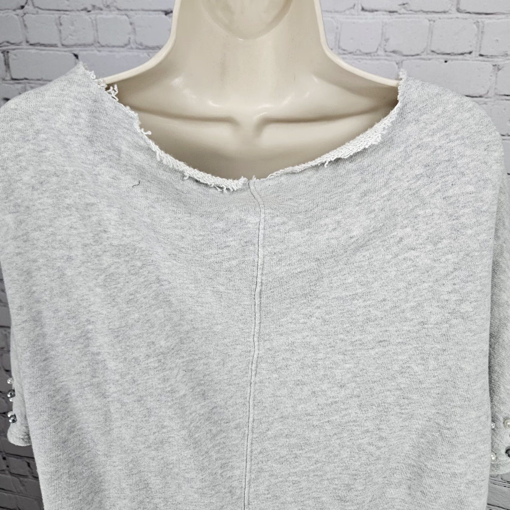 Anthropologie VINTAGE Anthropologie Grey Pearl Embellished Short Sleeve Oversized Sweatshirt Top O/S Shirt Womens Size ONE SIZE - 7 Thumbnail