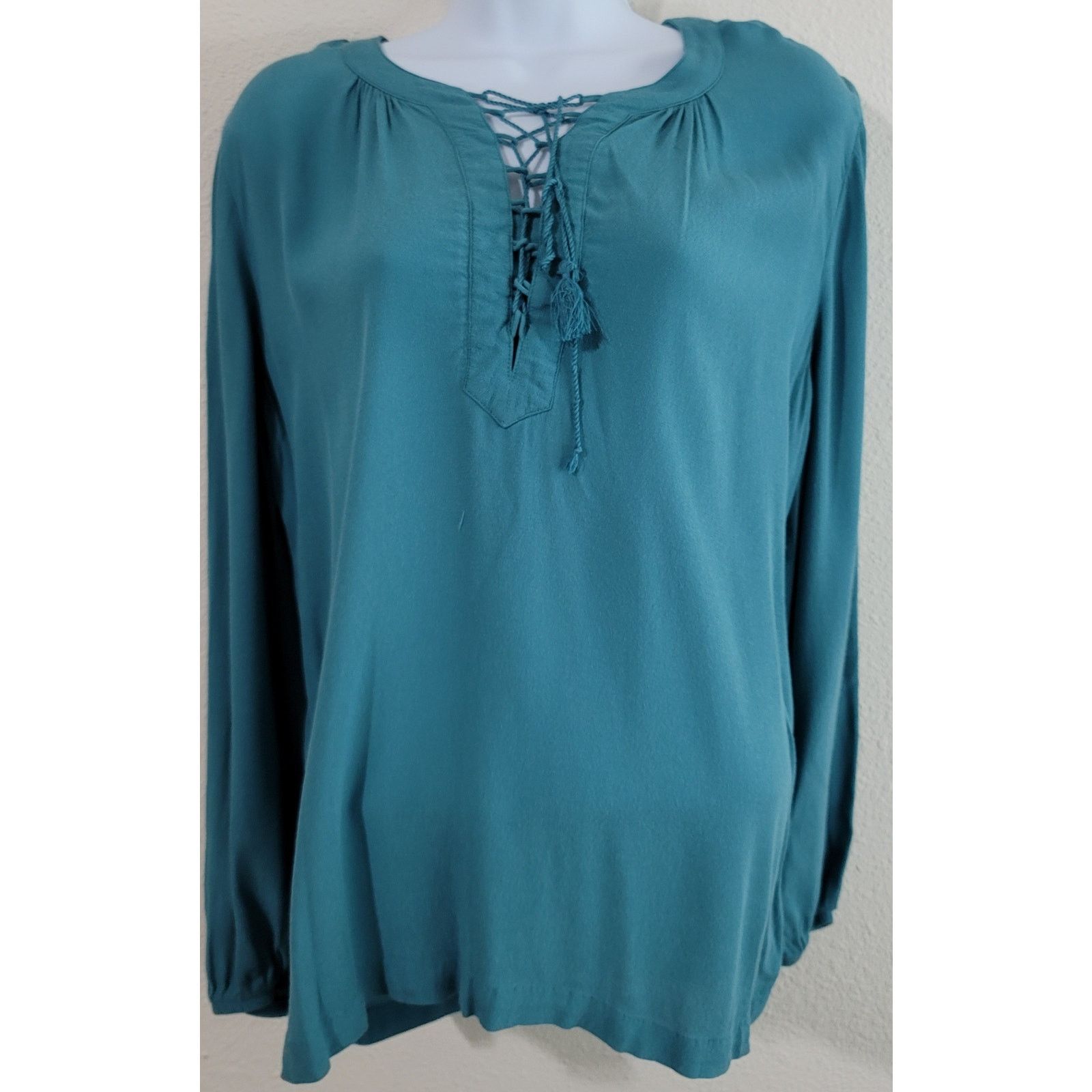 Other Time And Tru Blue Green Lace Front Top Medium Long Sleeves Size M / US 6-8 / IT 42-44 - 1 Thumbnail