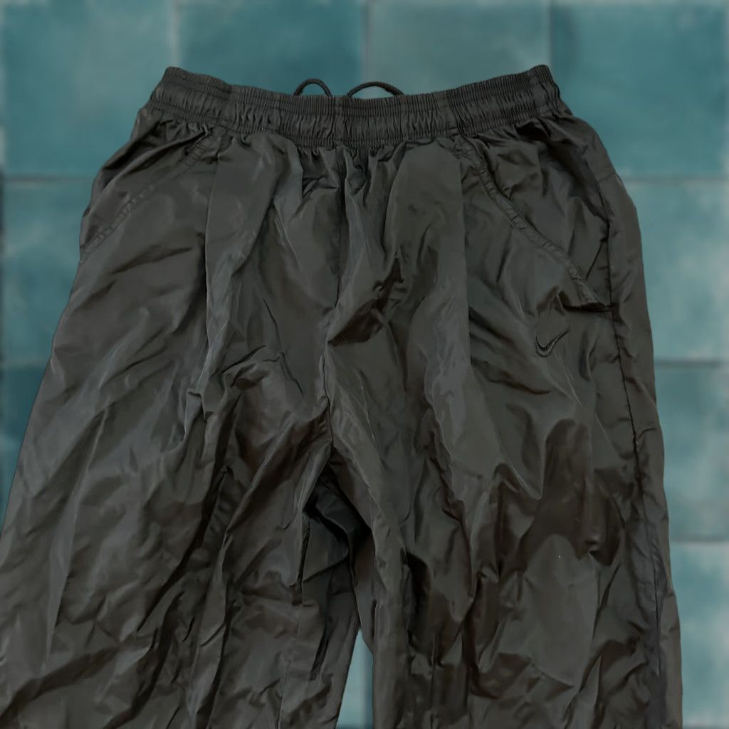 Nike VINTAGE Nike VTG 90s Grey Tag Windpants Track Pants Ankle Zip Unlined Black M 1990s Size US 31 - 1 Thumbnail