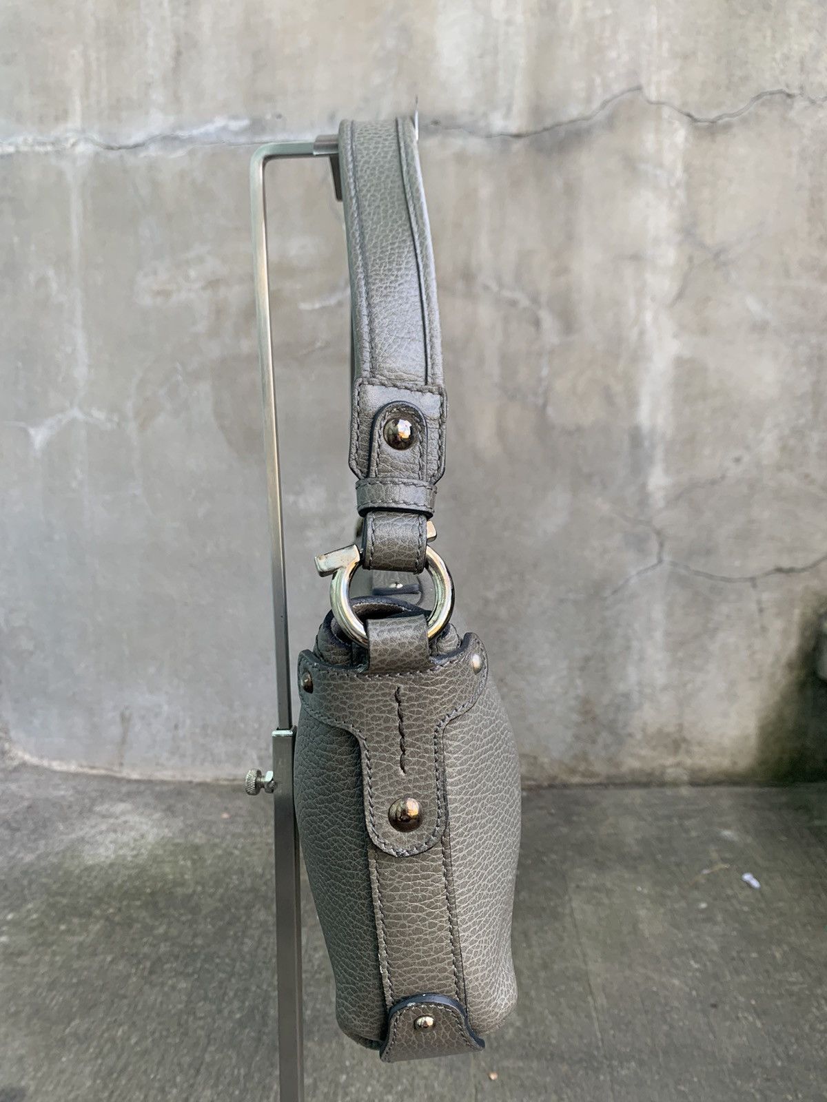 Salvatore Ferragamo Pebbled Leather Shoulder Bag Size ONE SIZE - 3 Thumbnail