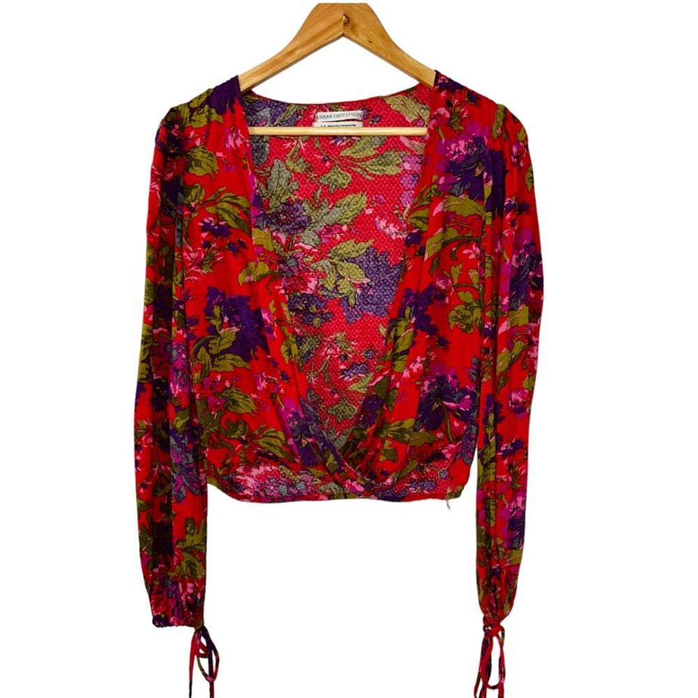 Urban Outfitters Urban Outfitter l Georgie Surplice Floral Blouse Size Small Size S / US 4 / IT 40 - 3 Thumbnail
