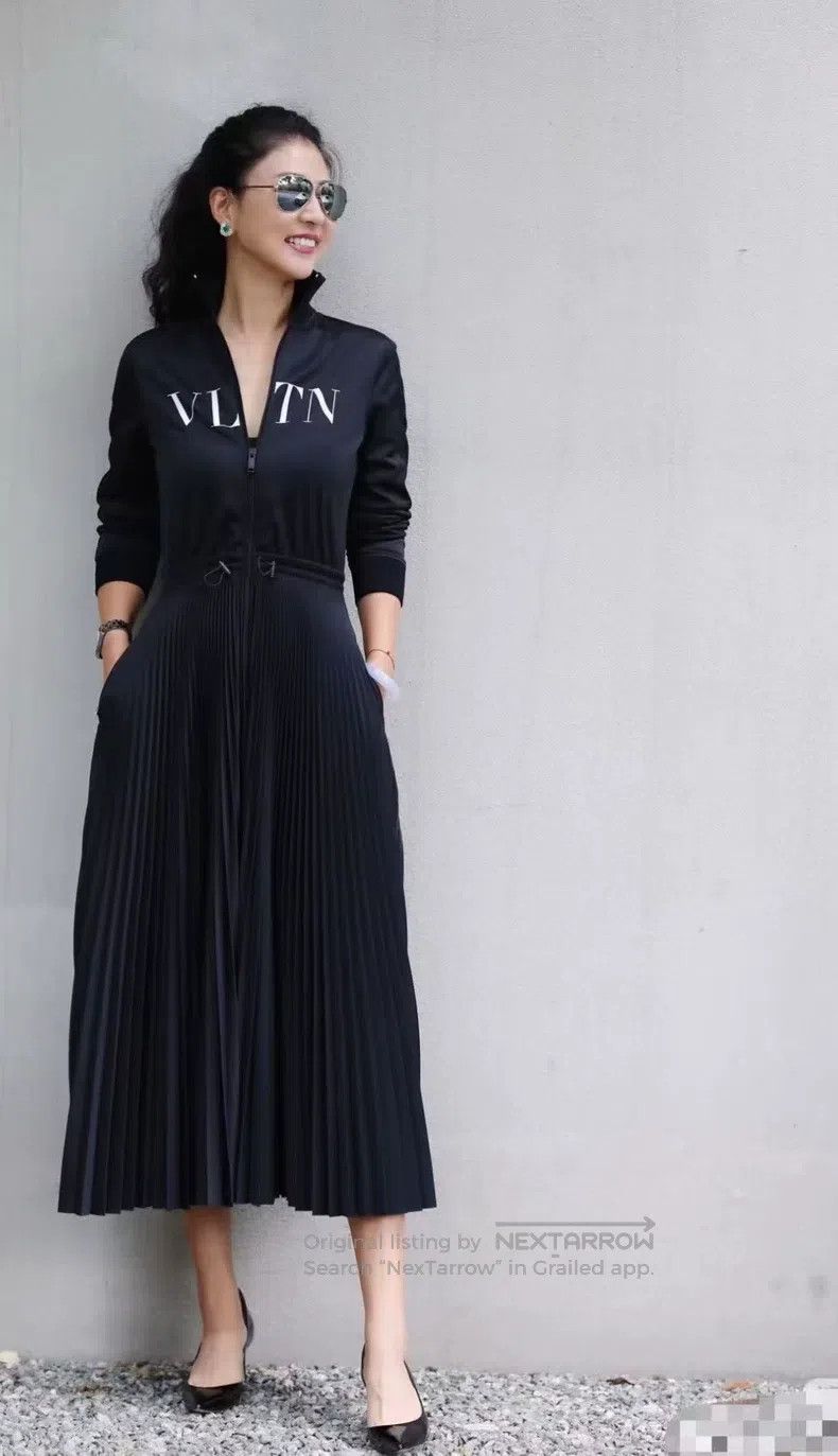 Other Valentino Big logo dress Size S / US 4 / IT 40 - 7 Thumbnail