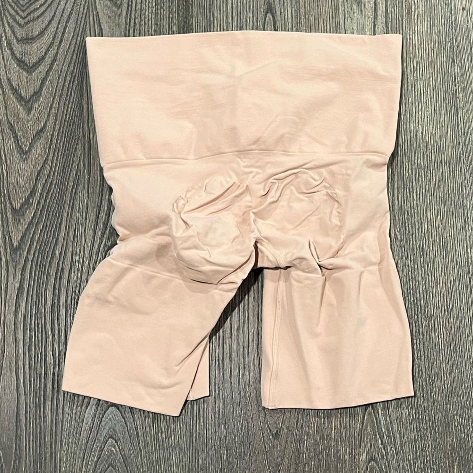 SKIMS NWOT Skims Seamless Sculpt Mid Thigh Shorts High Waist Size ONE SIZE - 2 Thumbnail
