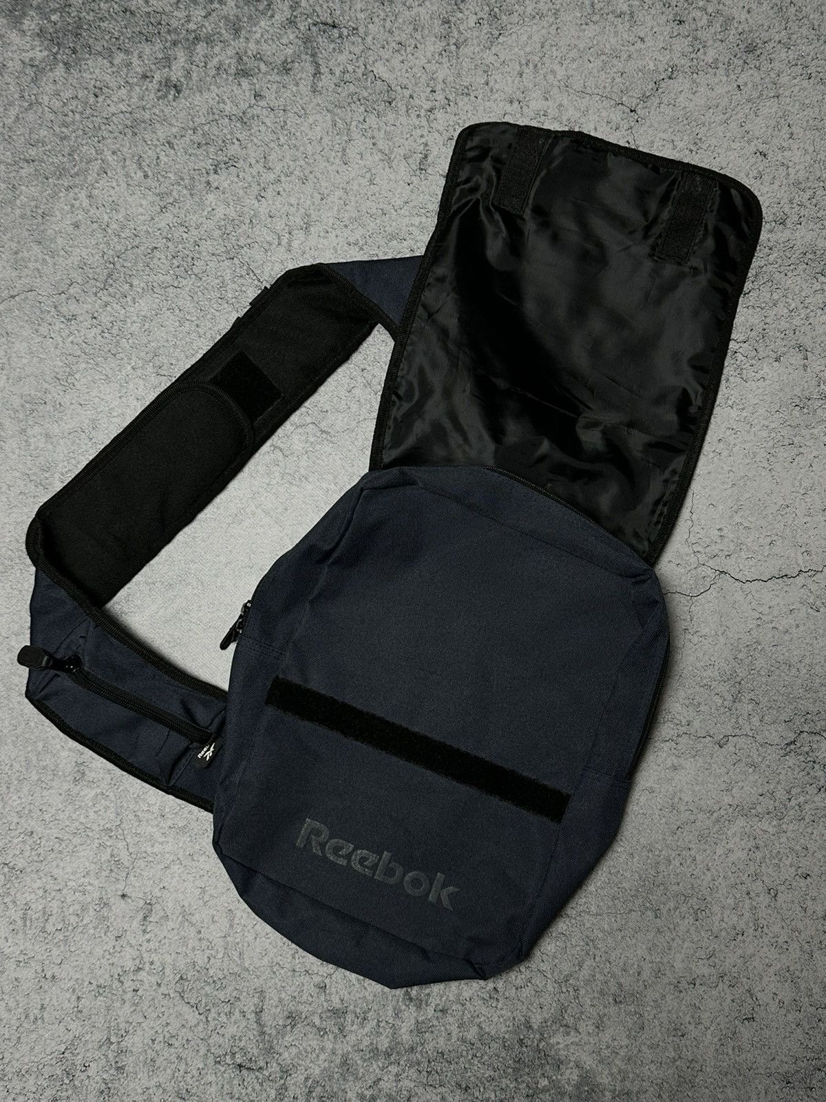Reebok Vintage Reebok Sling Crossbody Bag Gorpcore Size ONE SIZE - 9 Thumbnail